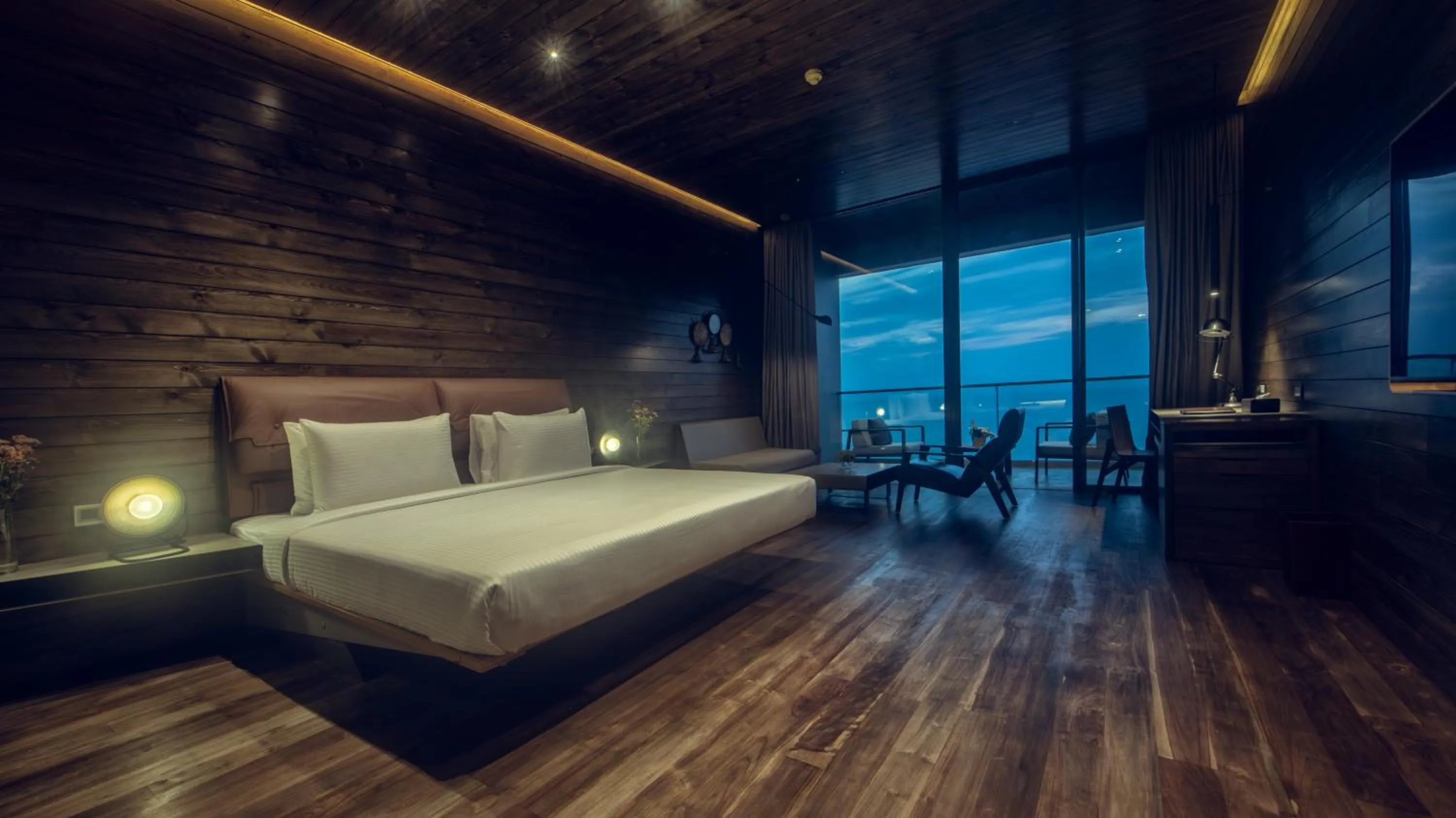 Photo of the whole room, Bed in Pledge Scape