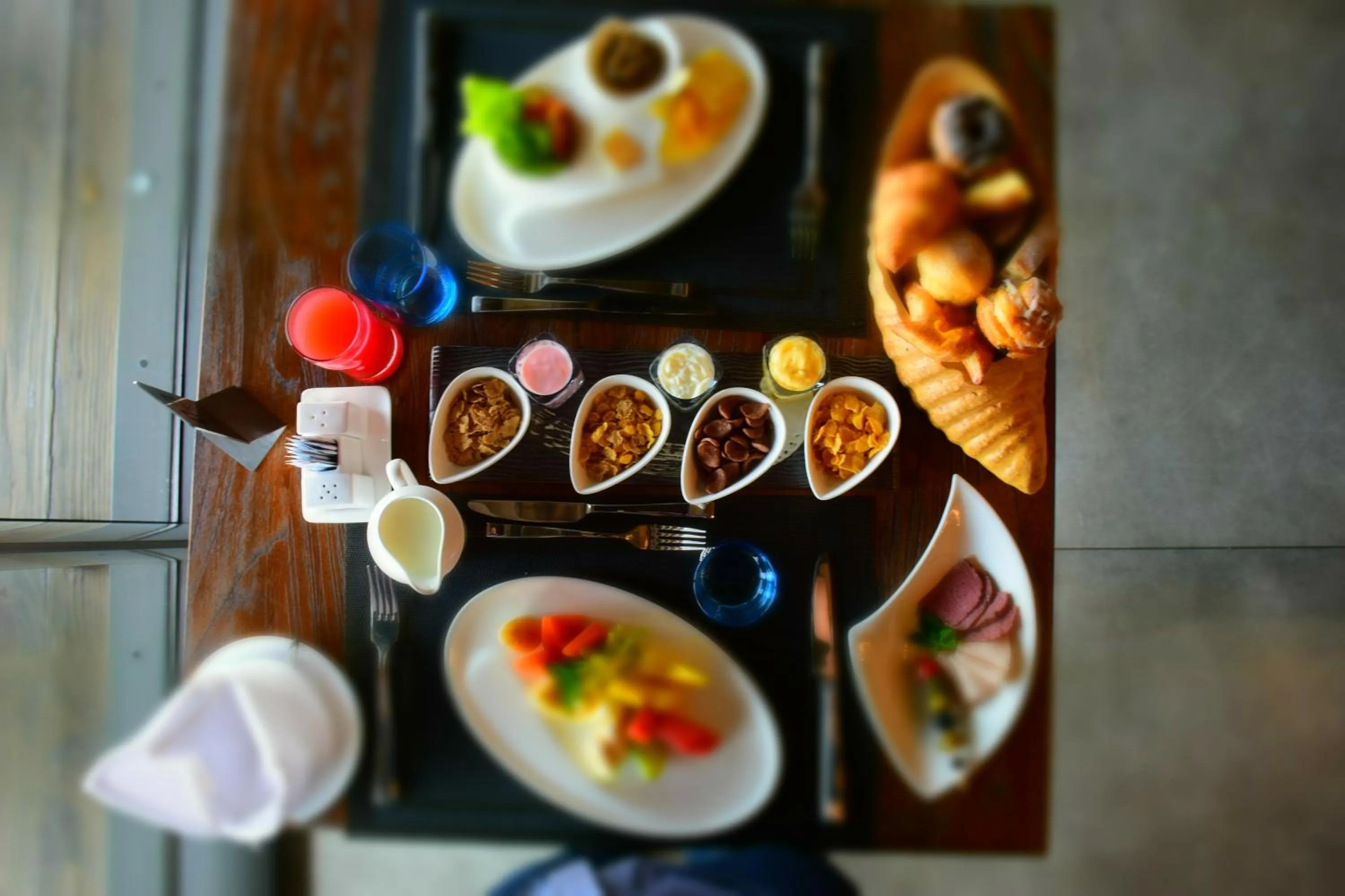 Breakfast in Pledge Scape