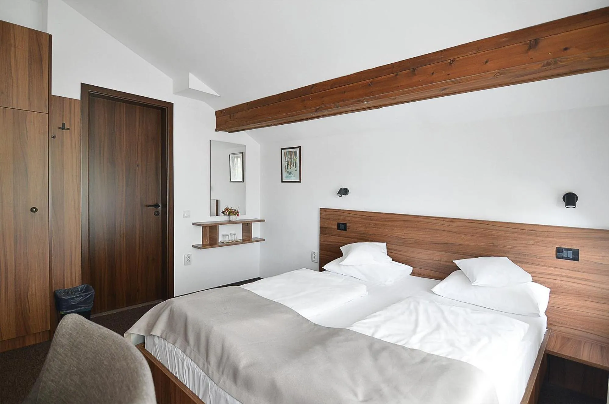 Bed in Pensiune & Restaurant Victoria