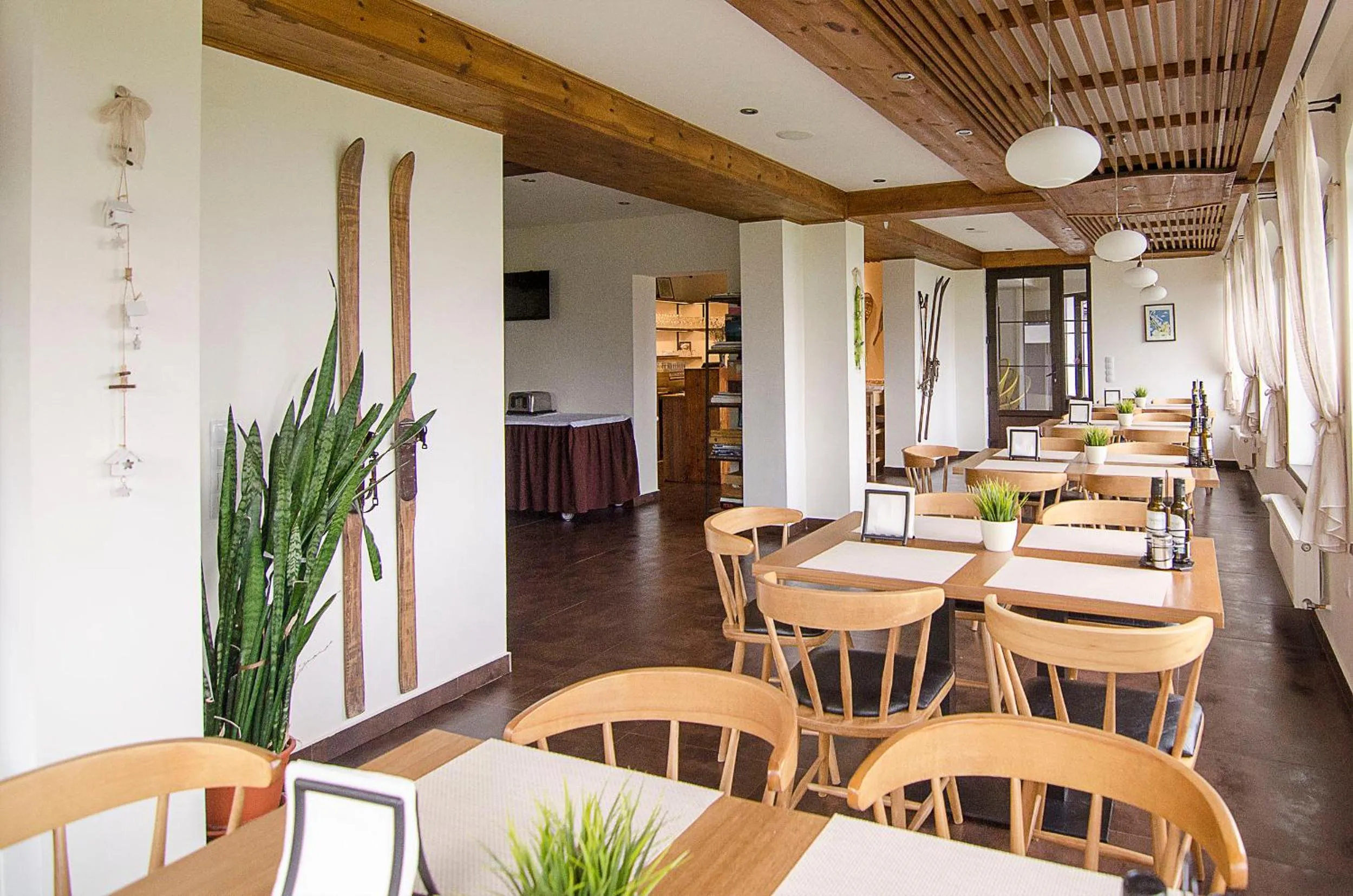 Restaurant/places to eat in Pensiune & Restaurant Victoria