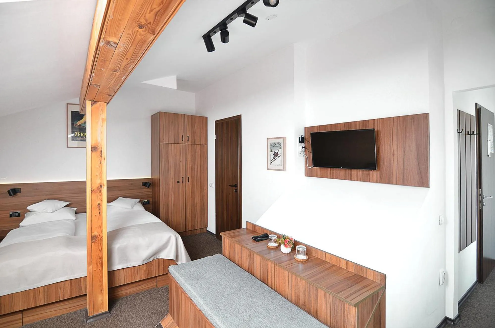 Bed in Pensiune & Restaurant Victoria