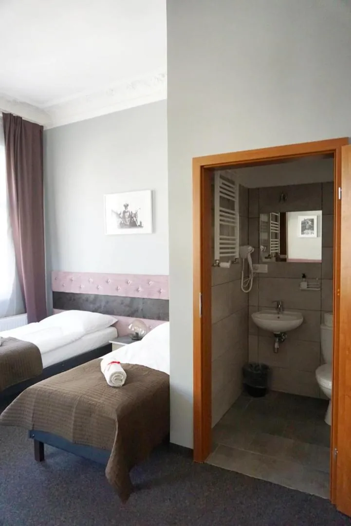 Toilet, Bed in Expolis Residence - City Center - 24h POZNAŃ GŁÓWNY #betterthanyourEX