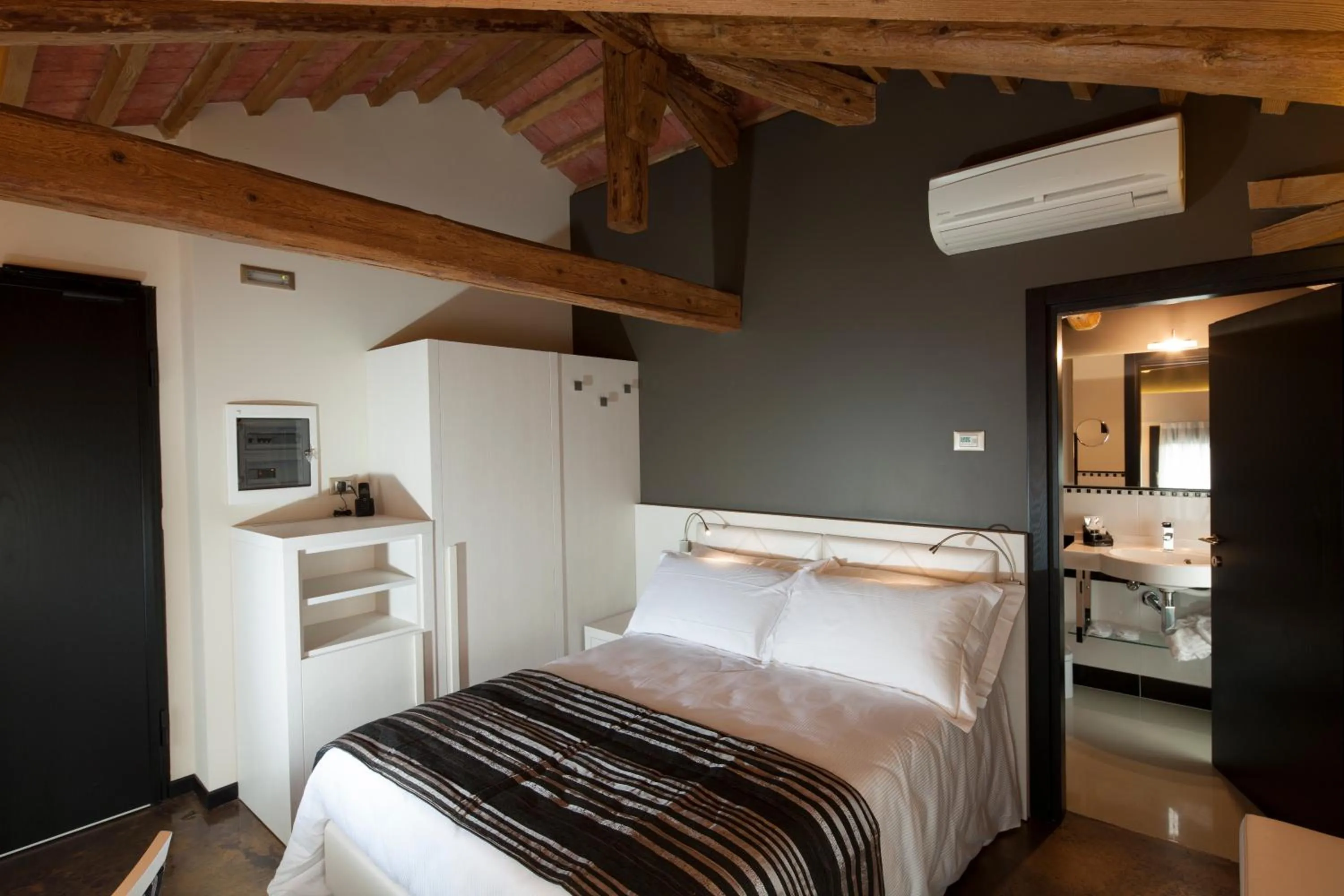 Bed in Villa Solaris Hotel & Residence