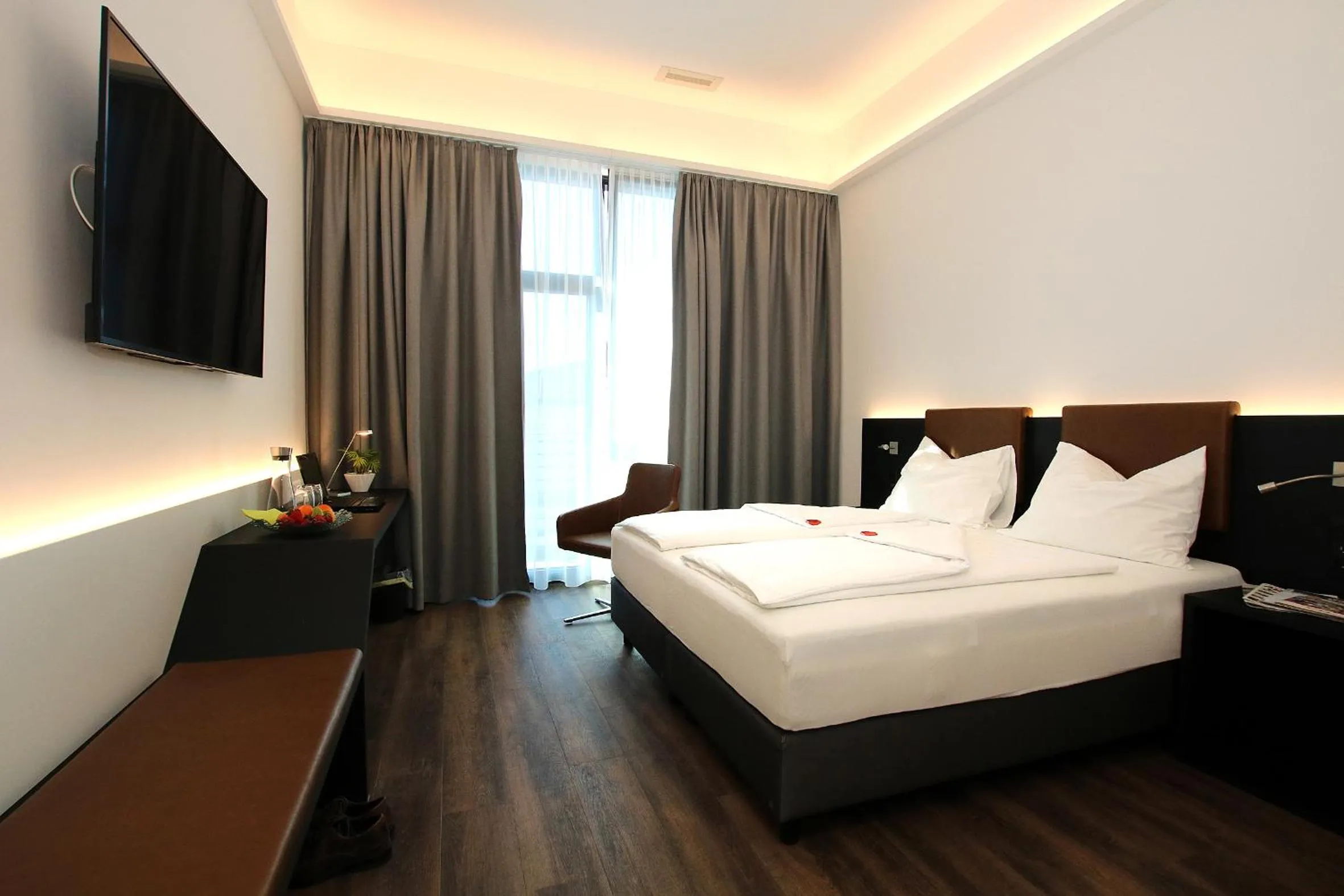 Bed in Self Check-in Hotel von Rotz