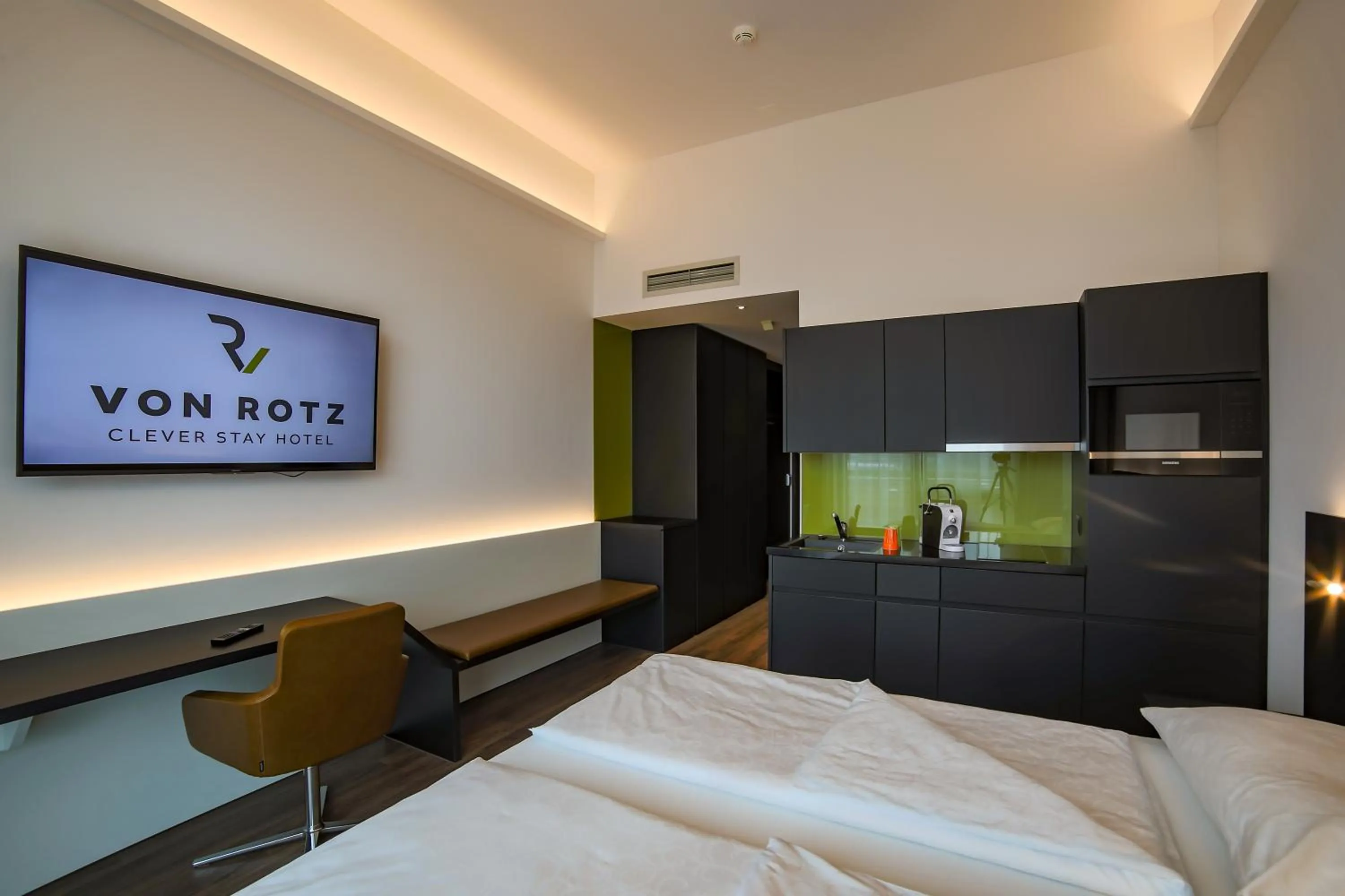 Bed in Self Check-in Hotel von Rotz
