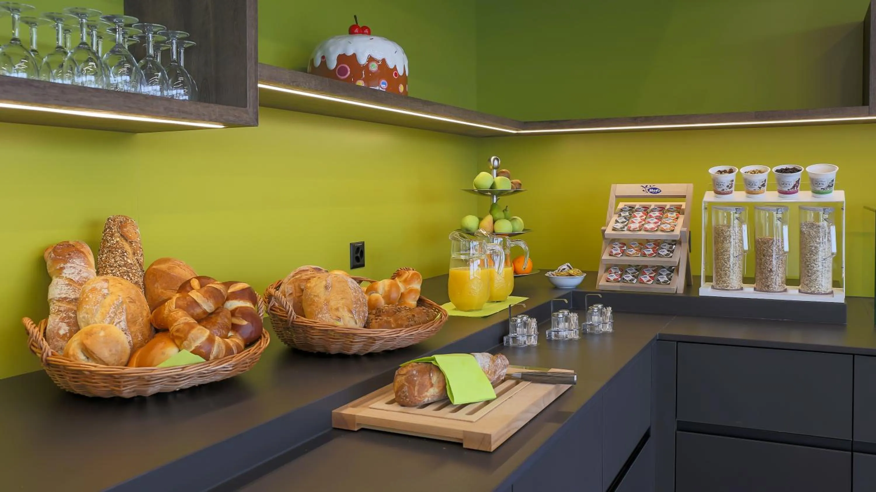 Buffet breakfast in Self Check-in Hotel von Rotz