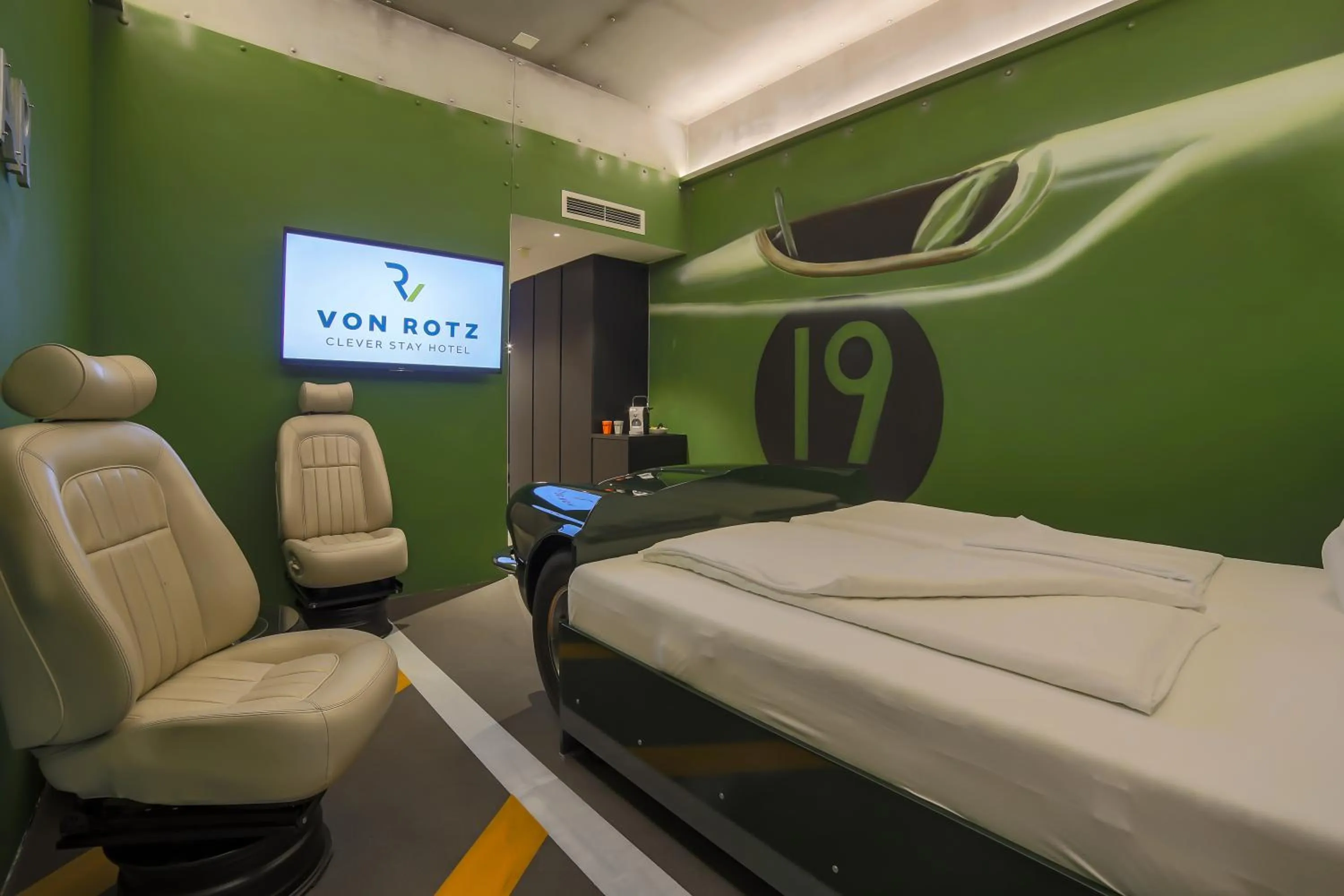 Bed in Self Check-in Hotel von Rotz