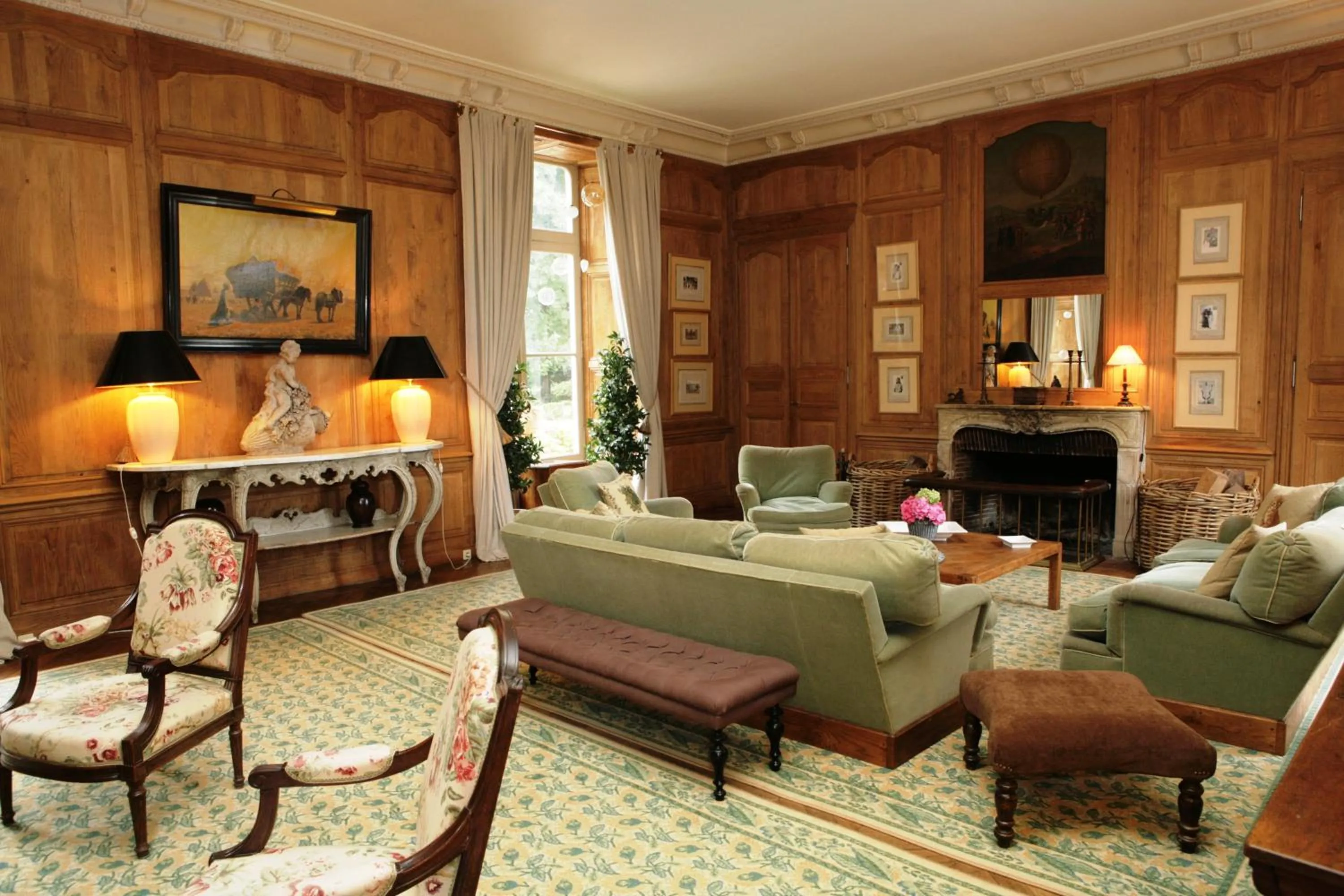 Lounge or bar in Domaine De Villeray