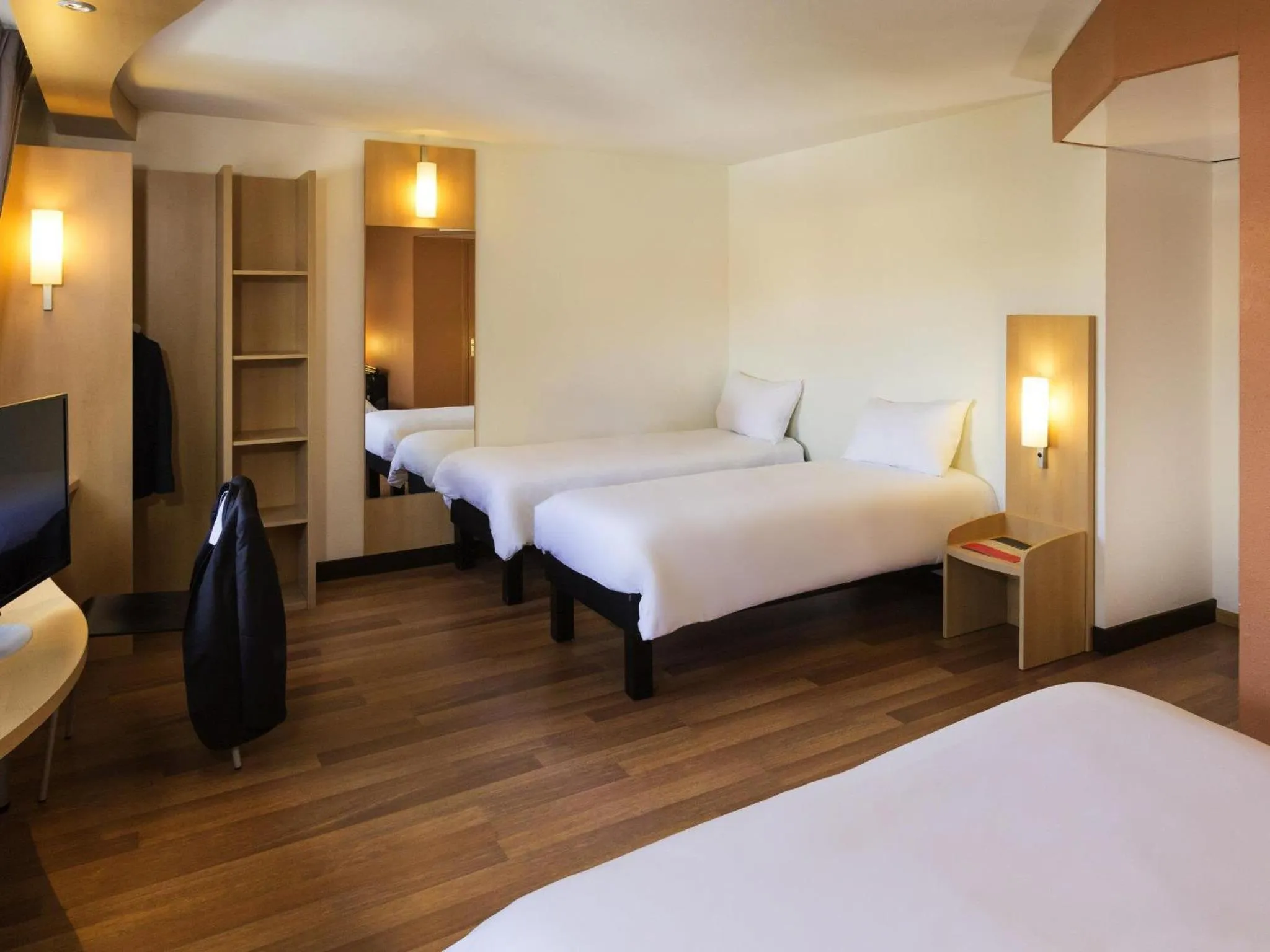 Bedroom, Bed in ibis Lille Lomme Centre