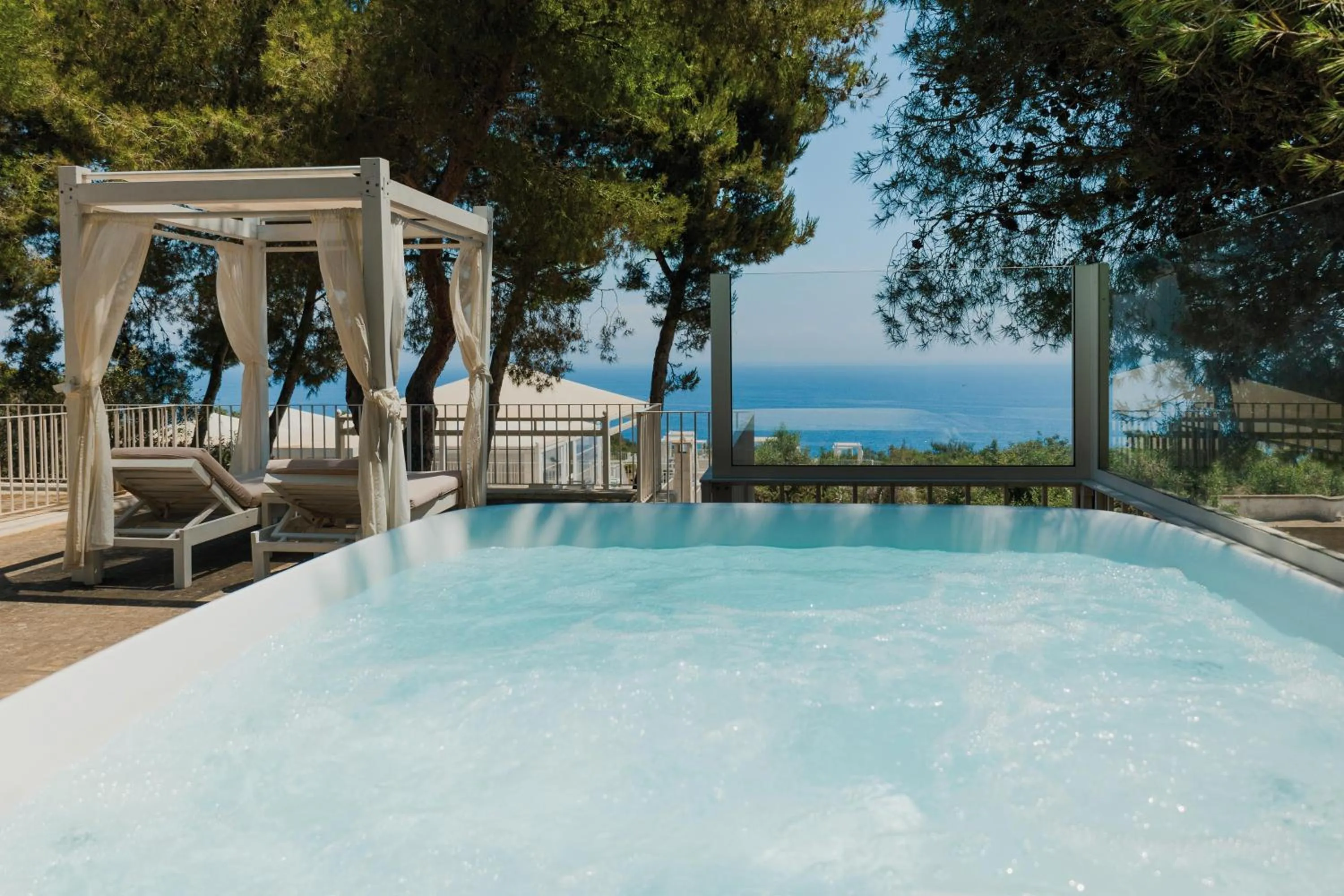 Hot Tub in Marenea Suite Hotel - CDSHotels