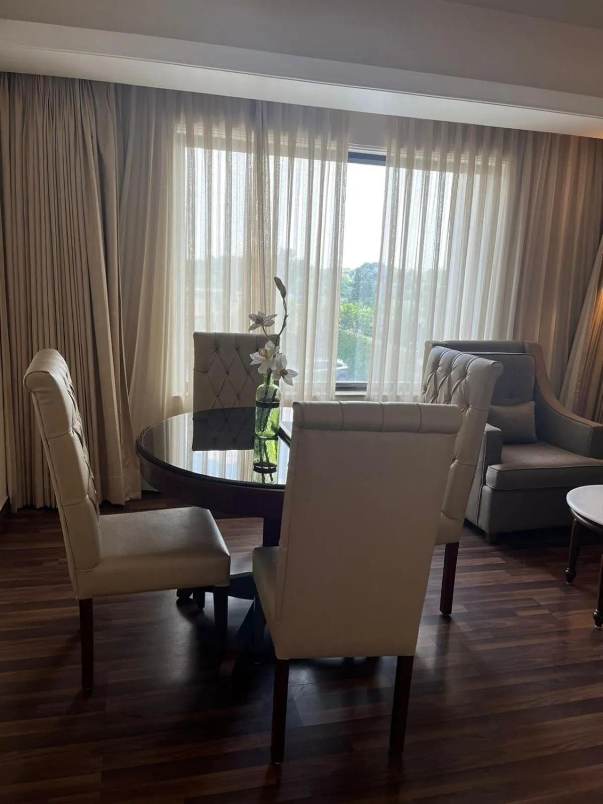 Living room in Hotel Home In By Amrik Sukhdev