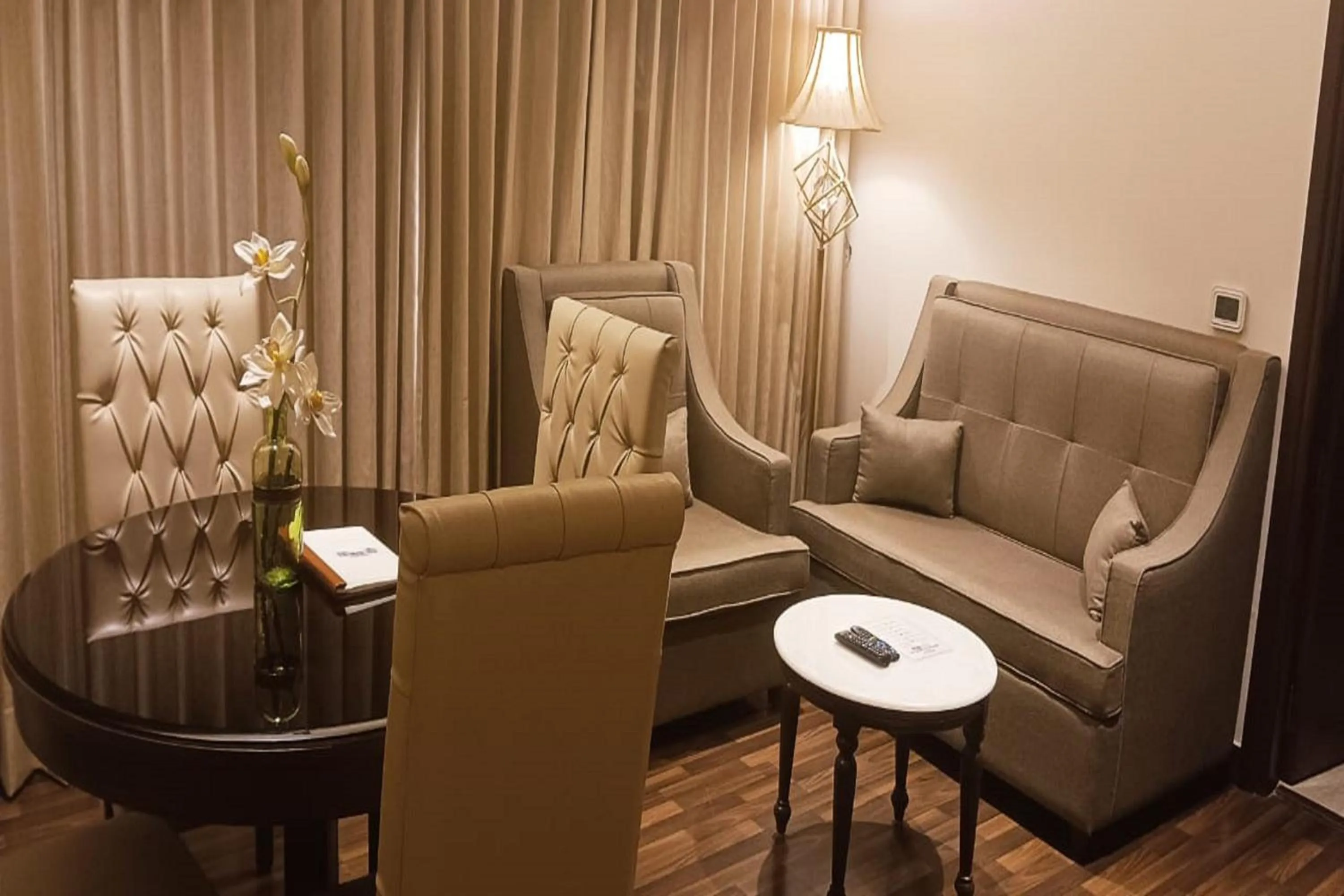 Living room in Hotel Home In By Amrik Sukhdev