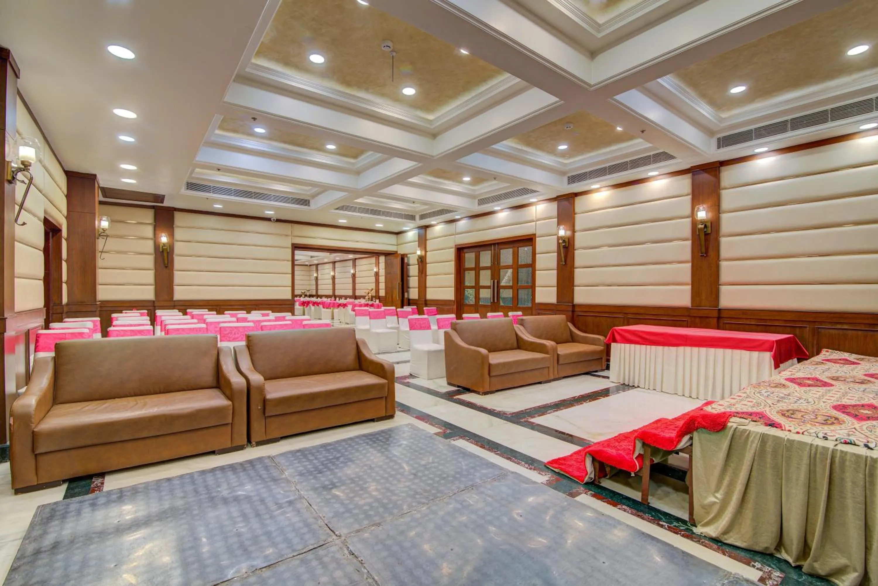 Banquet/Function facilities in Hotel Home In By Amrik Sukhdev