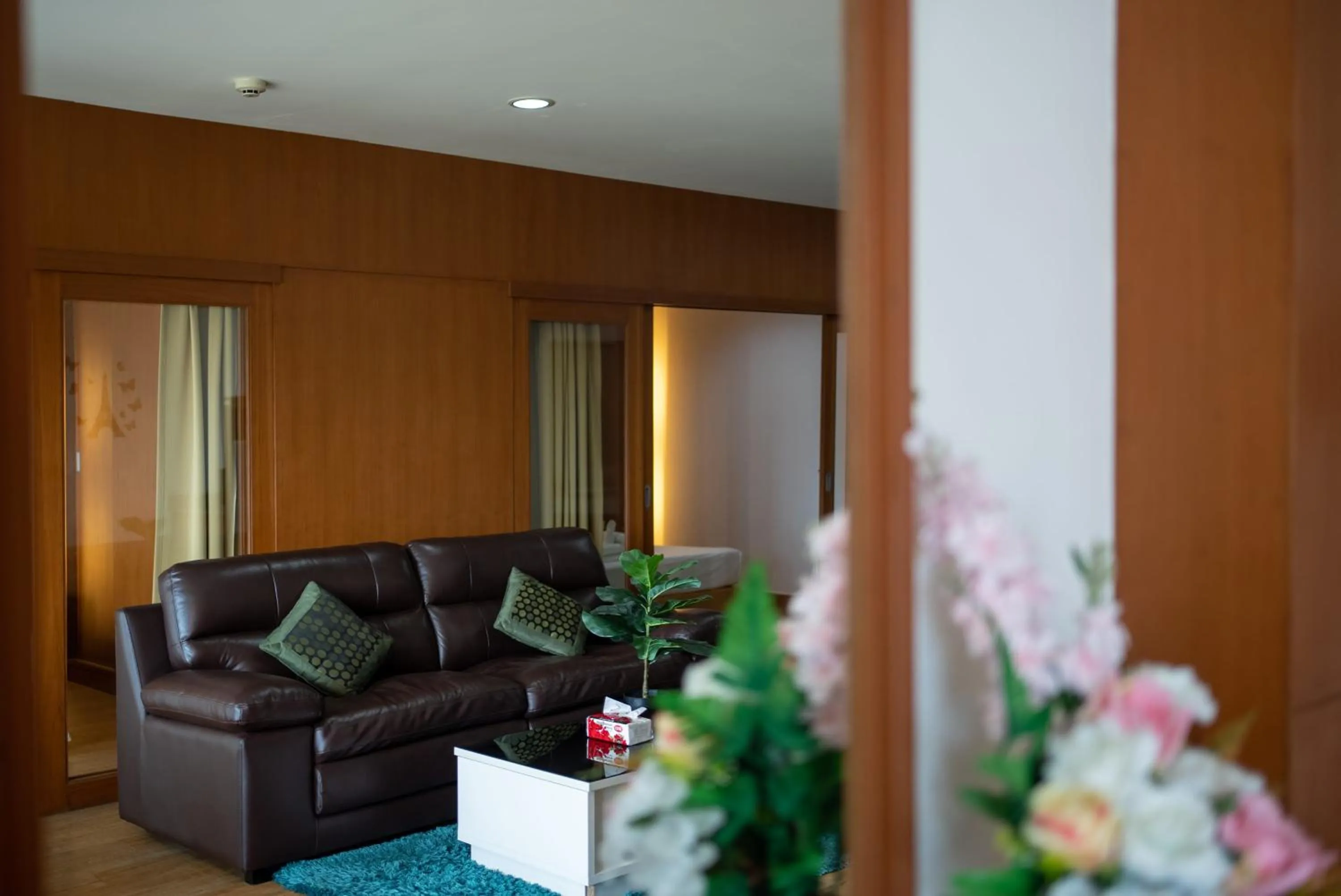 Seating area in VTSIX at View Talay 6