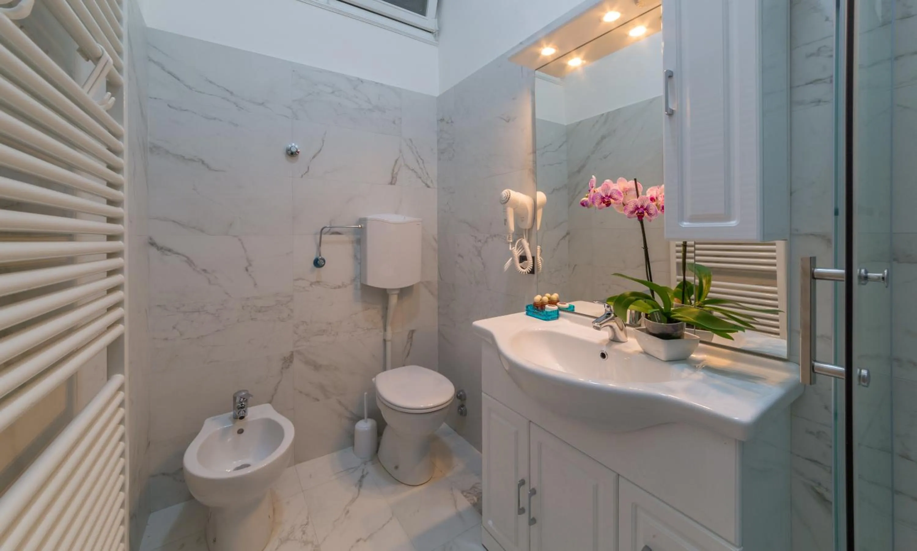 Bathroom in Venice Luxury -Friendly Venice Suites