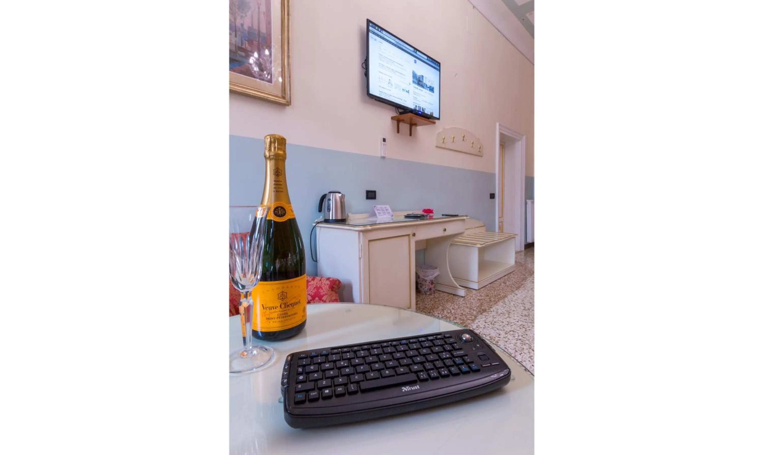 Alcoholic drinks in Venice Luxury -Friendly Venice Suites