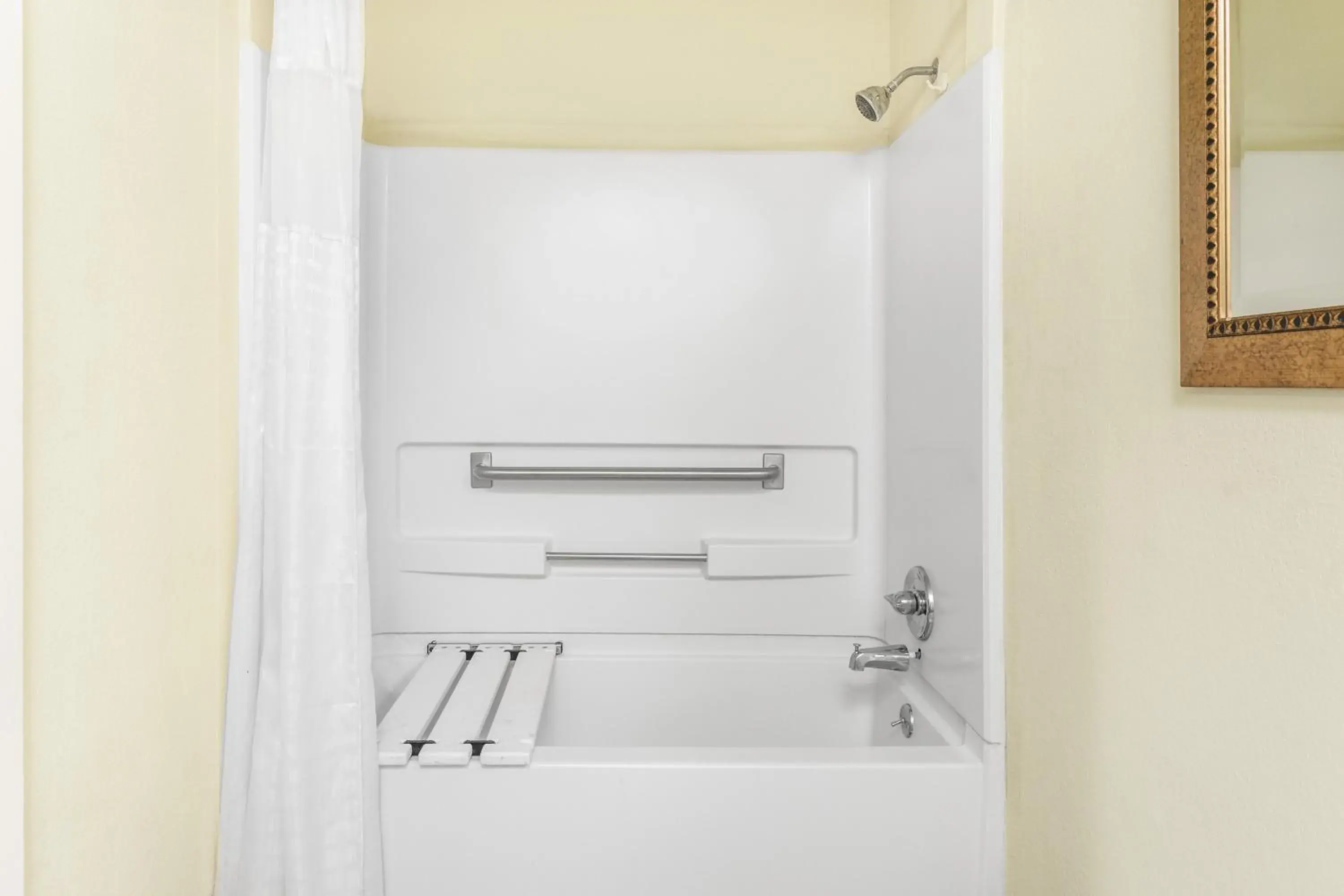 King Room - Mobility Access/Non-Smoking in Super 8 by Wyndham Brookhaven King Room - Mobility Access/Non-Smoking in Super 8 by Wyndham Brookhaven