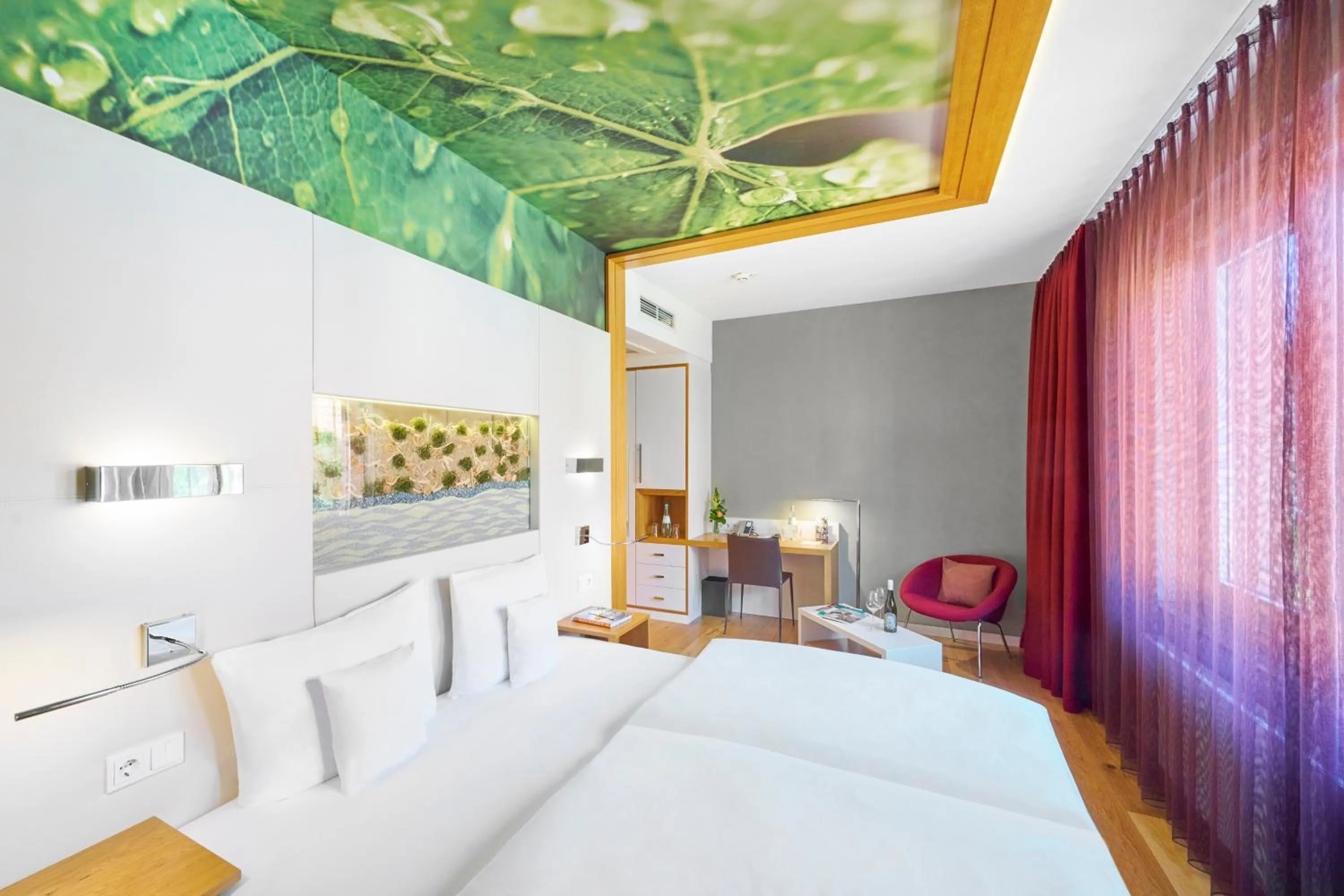 Photo of the whole room, Bed in Kaisergarten Hotel Deidesheim