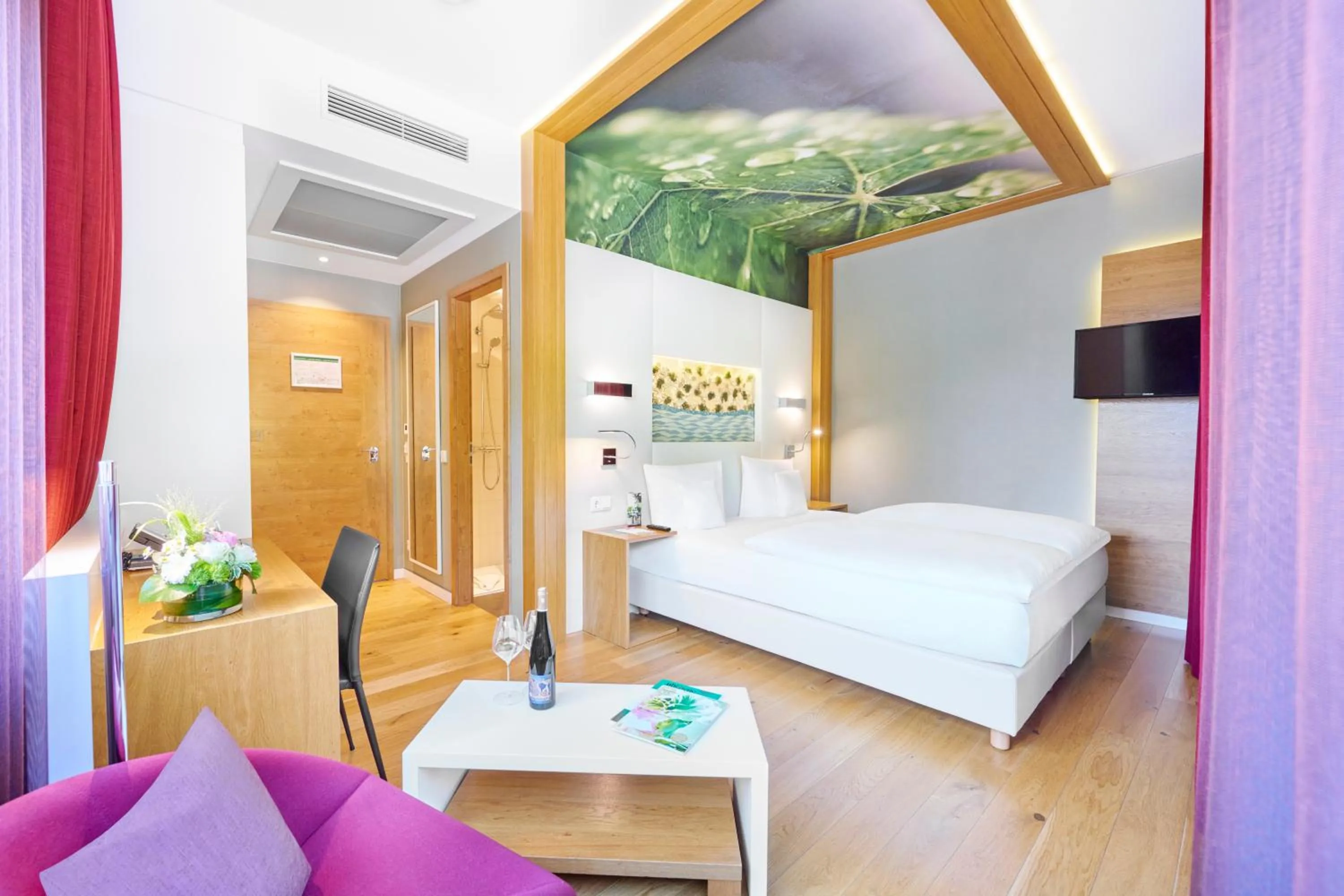 Photo of the whole room, Bed in Kaisergarten Hotel Deidesheim