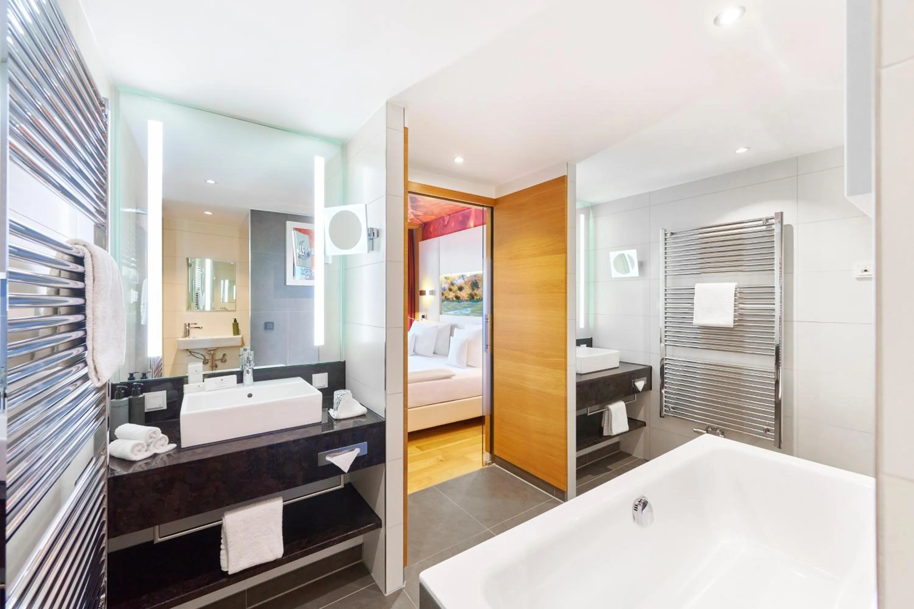 Bathroom, Bed in Kaisergarten Hotel Deidesheim