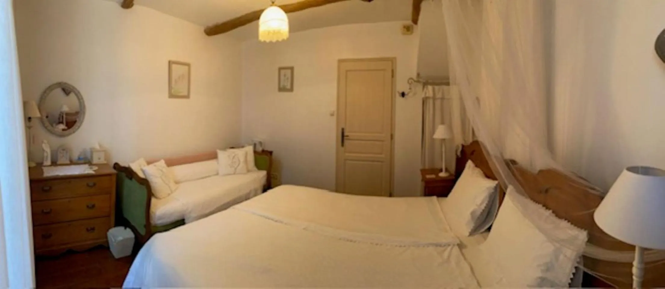 Photo of the whole room, Bed in Chez Providence Chambres et Table d'Hôtes