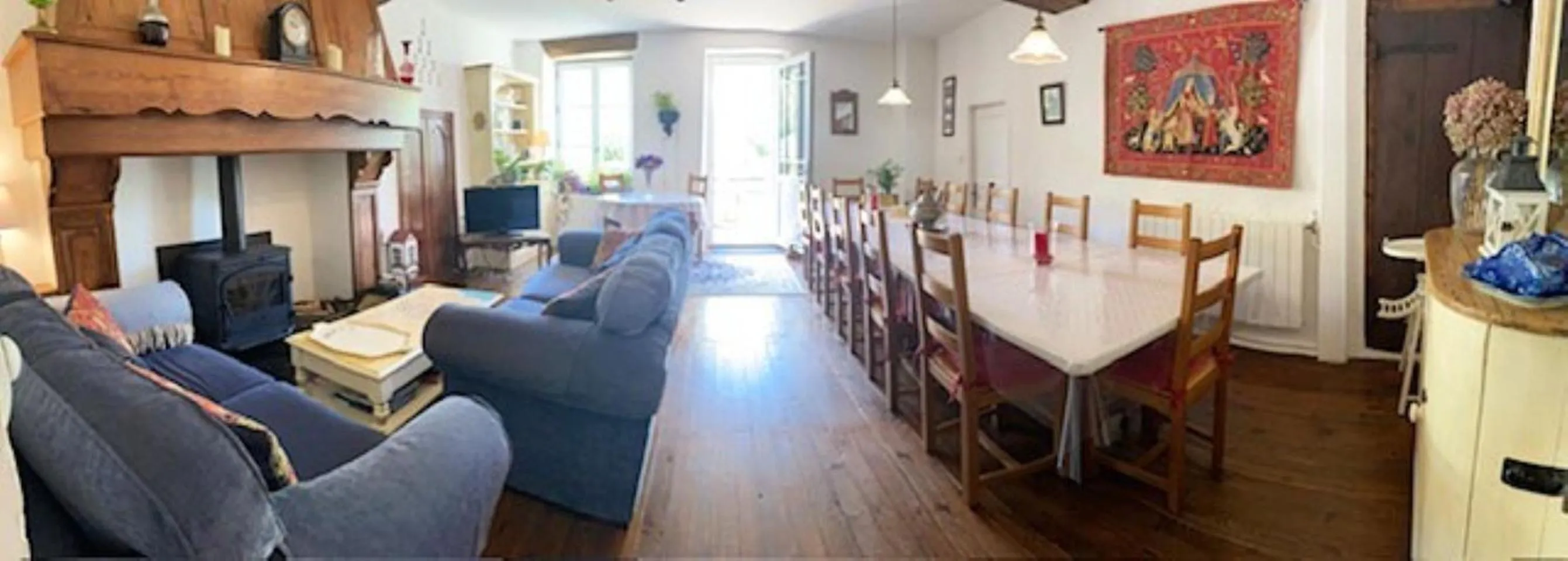 Communal lounge/ TV room in Chez Providence Chambres et Table d'Hôtes