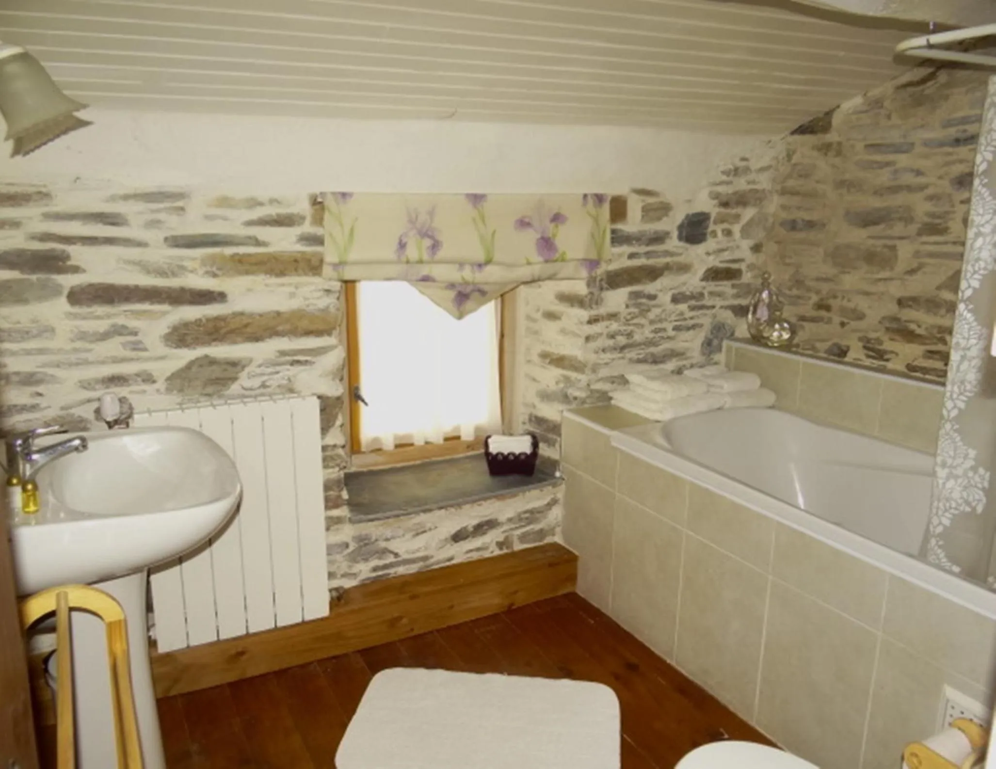 Shower in Chez Providence Chambres et Table d'Hôtes