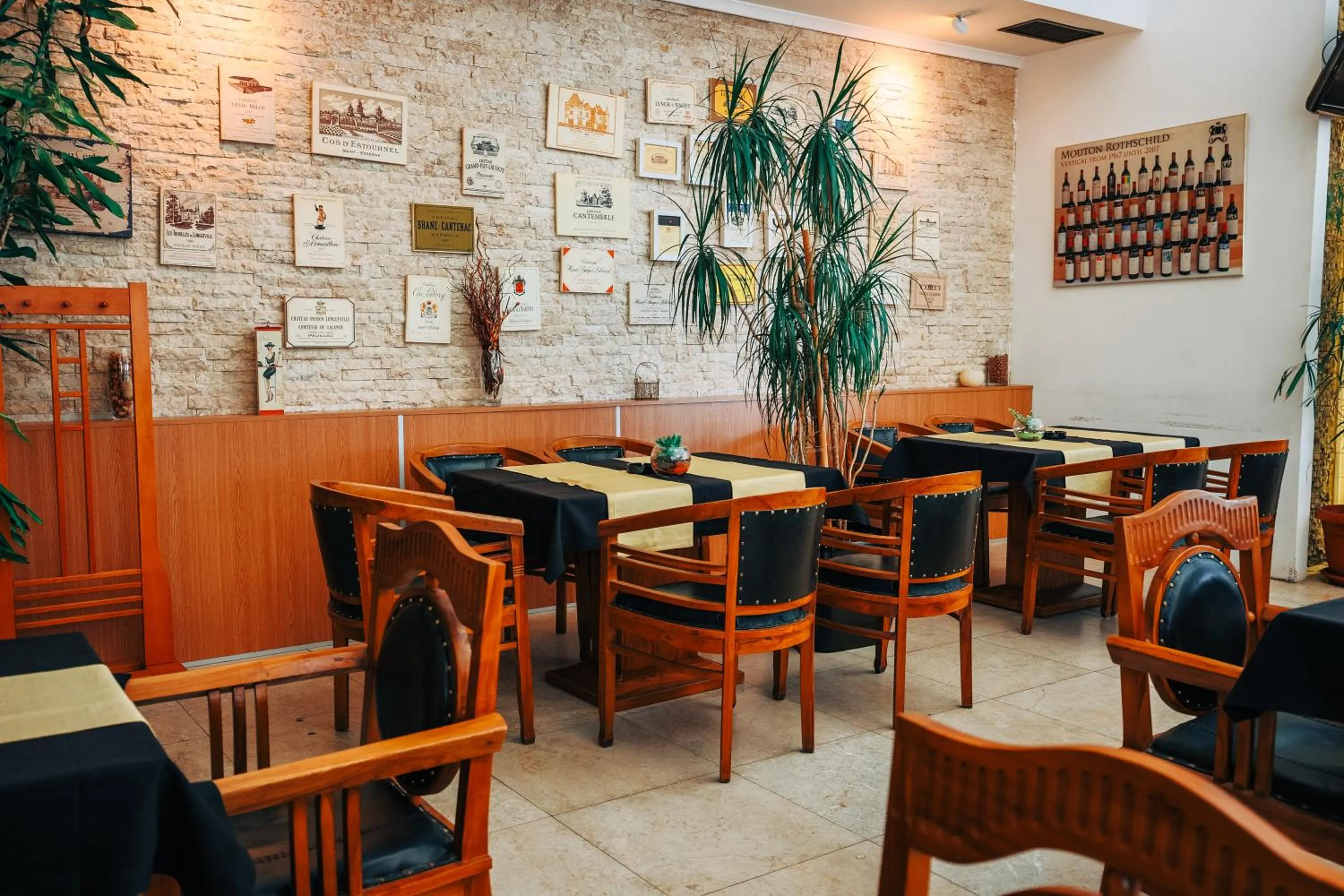 Restaurant/places to eat in Grand Hotel Tuzla