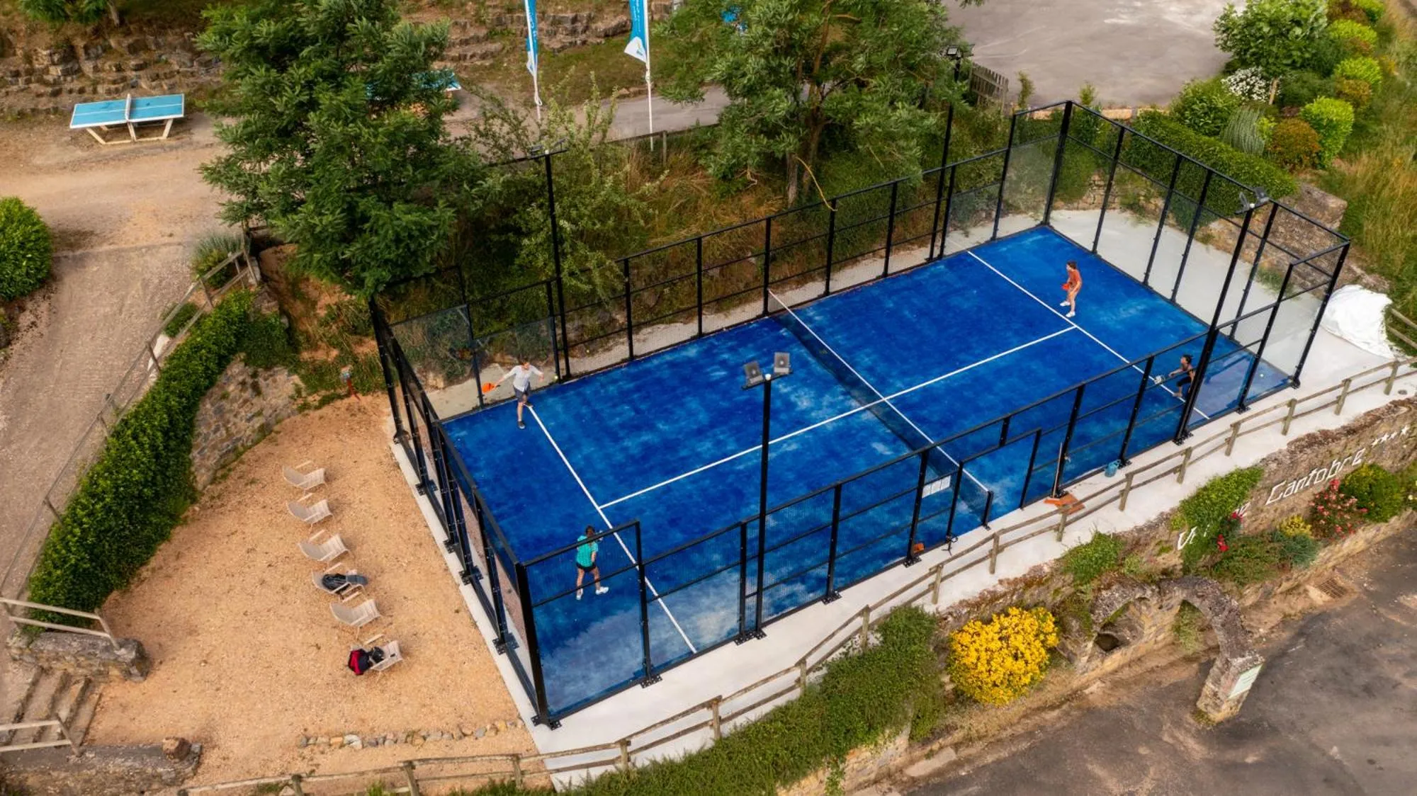 Tennis court in Camping RCN Val de Cantobre
