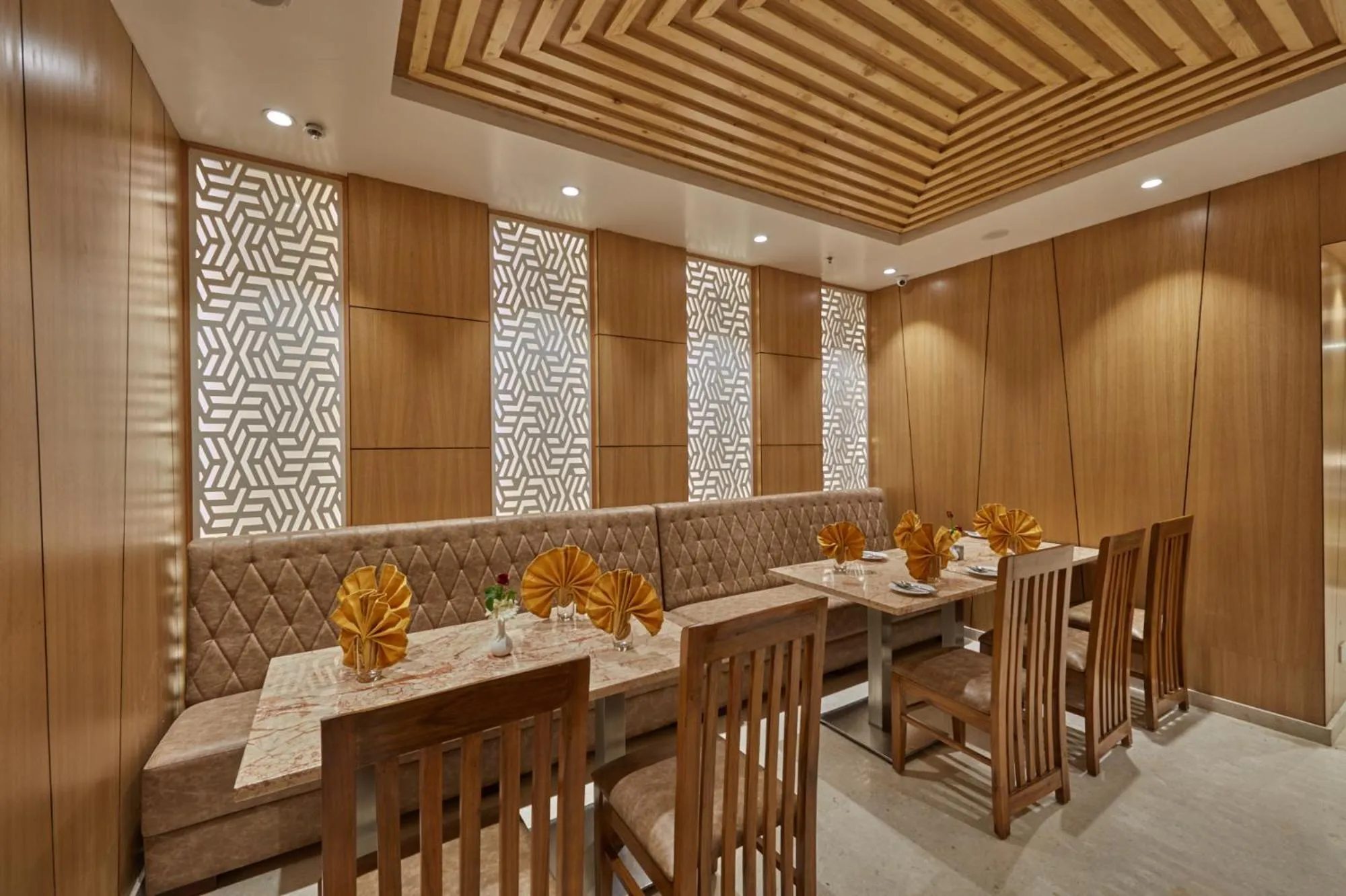 Restaurant/places to eat in Shivas Galaxy Hotel