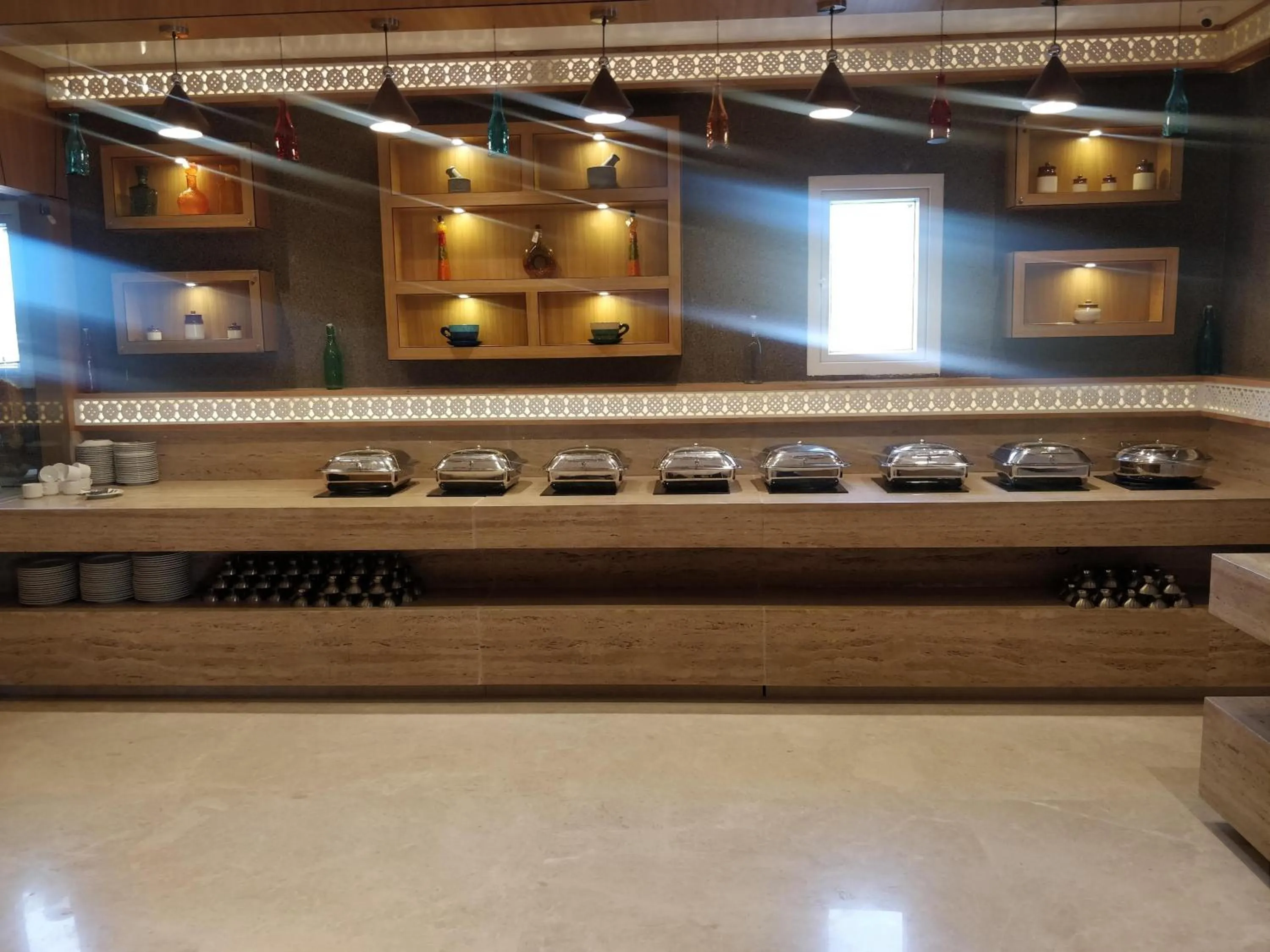 Restaurant/places to eat in Shivas Galaxy Hotel