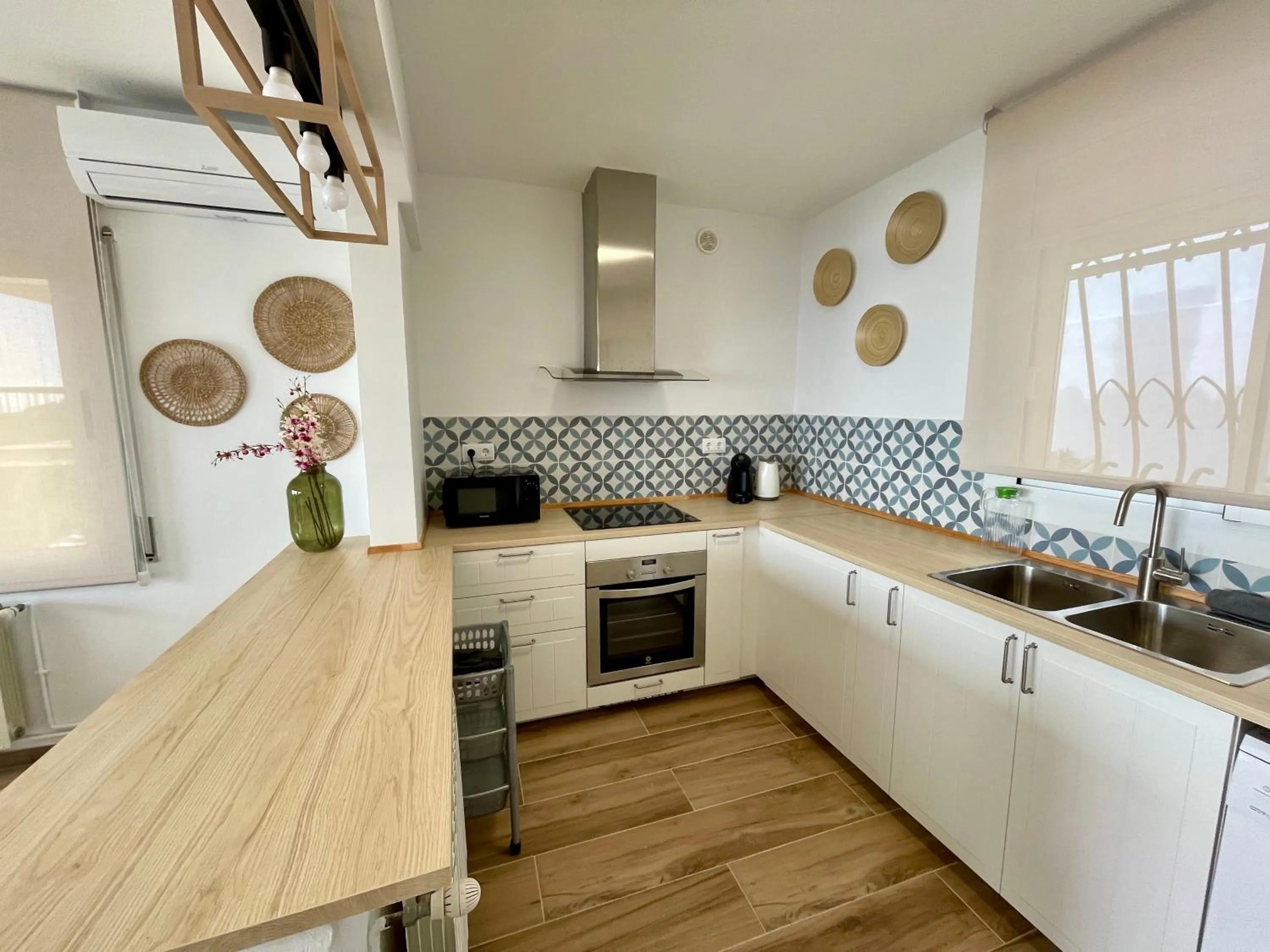 Kitchen or kitchenette in LA CASA BLUE , Mediterranean Boutique-Villa in Santa Cristina Beach