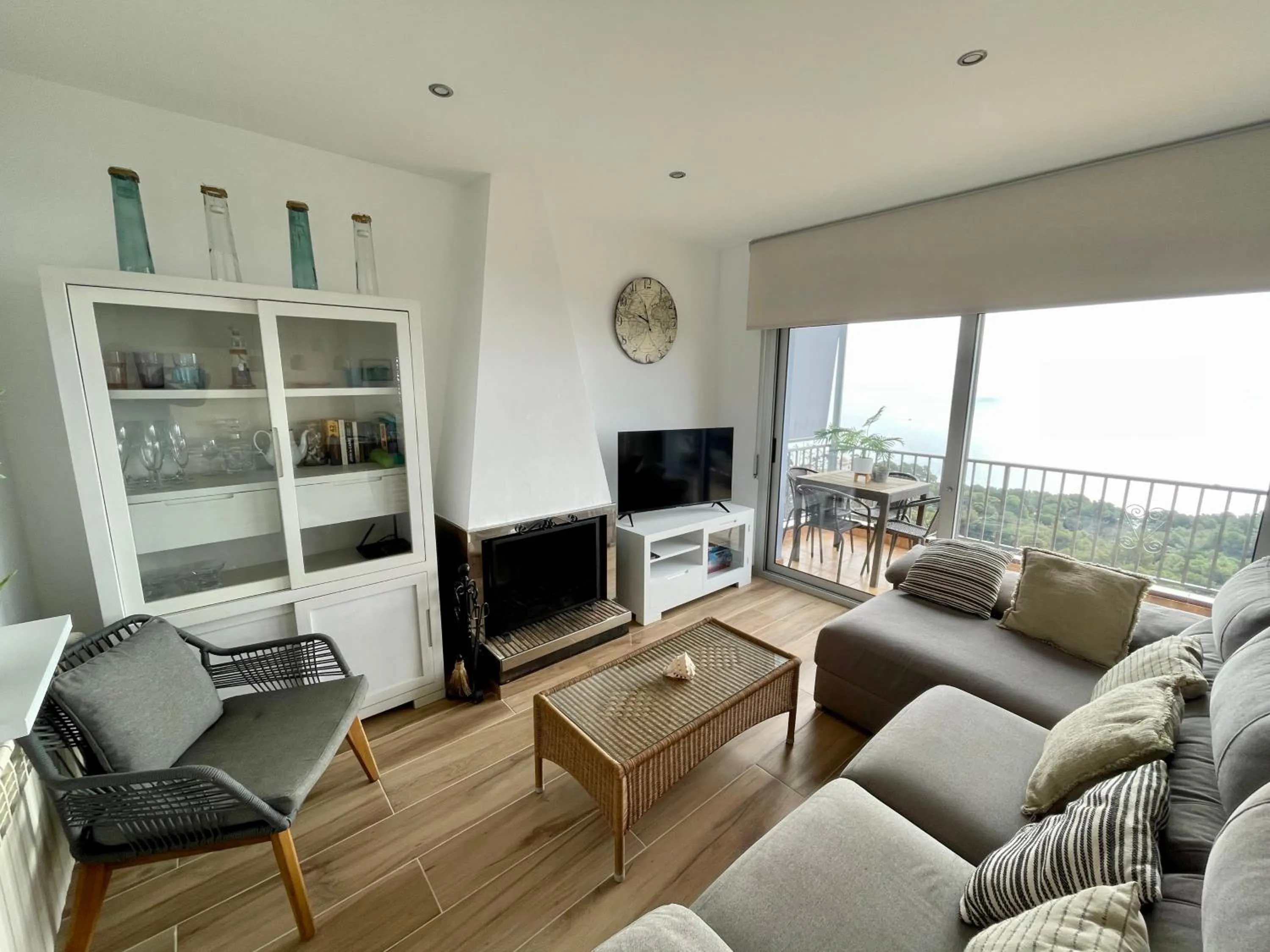 TV and multimedia in LA CASA BLUE , Mediterranean Boutique-Villa in Santa Cristina Beach