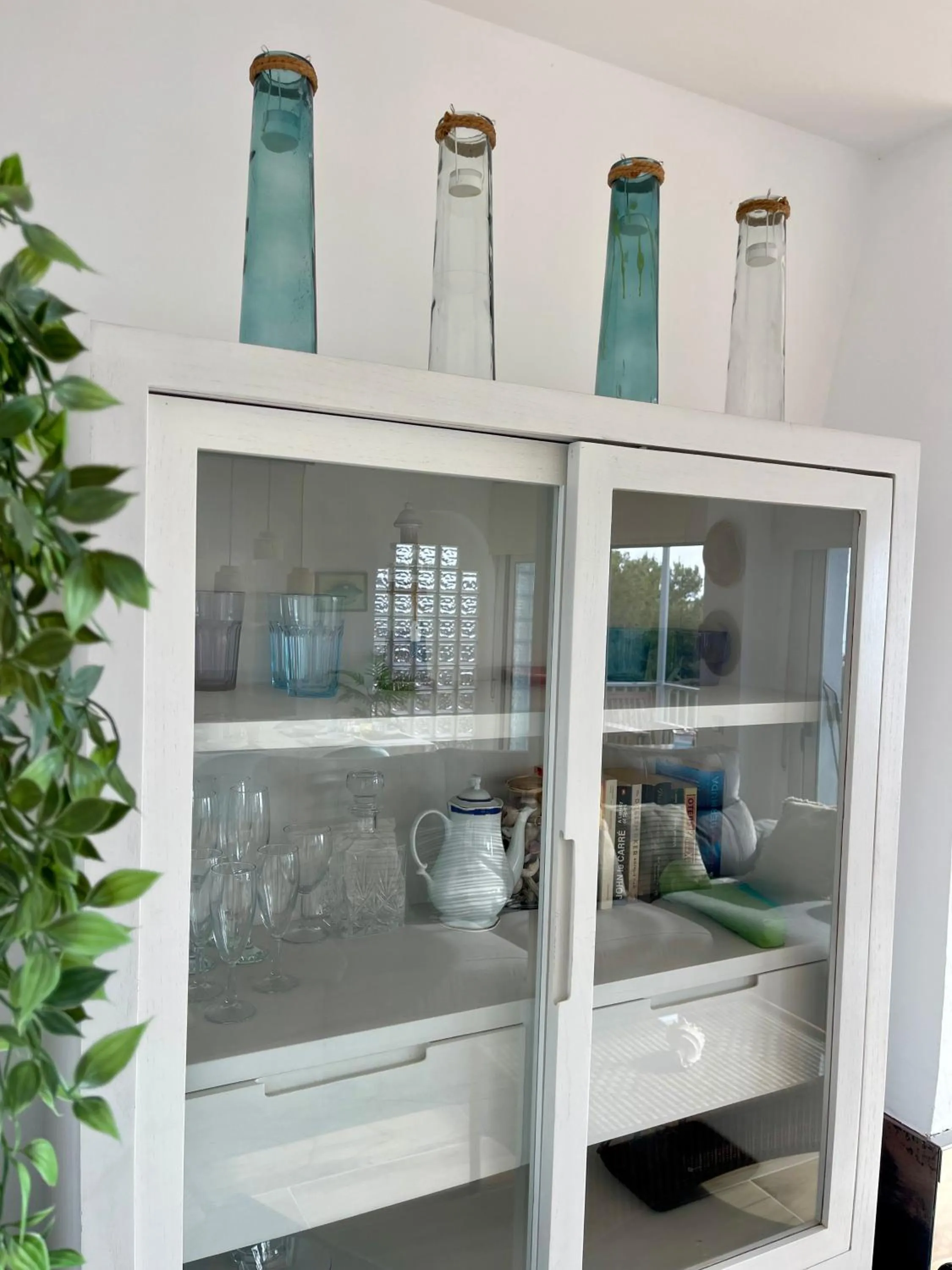 Kitchen or kitchenette in LA CASA BLUE , Mediterranean Boutique-Villa in Santa Cristina Beach