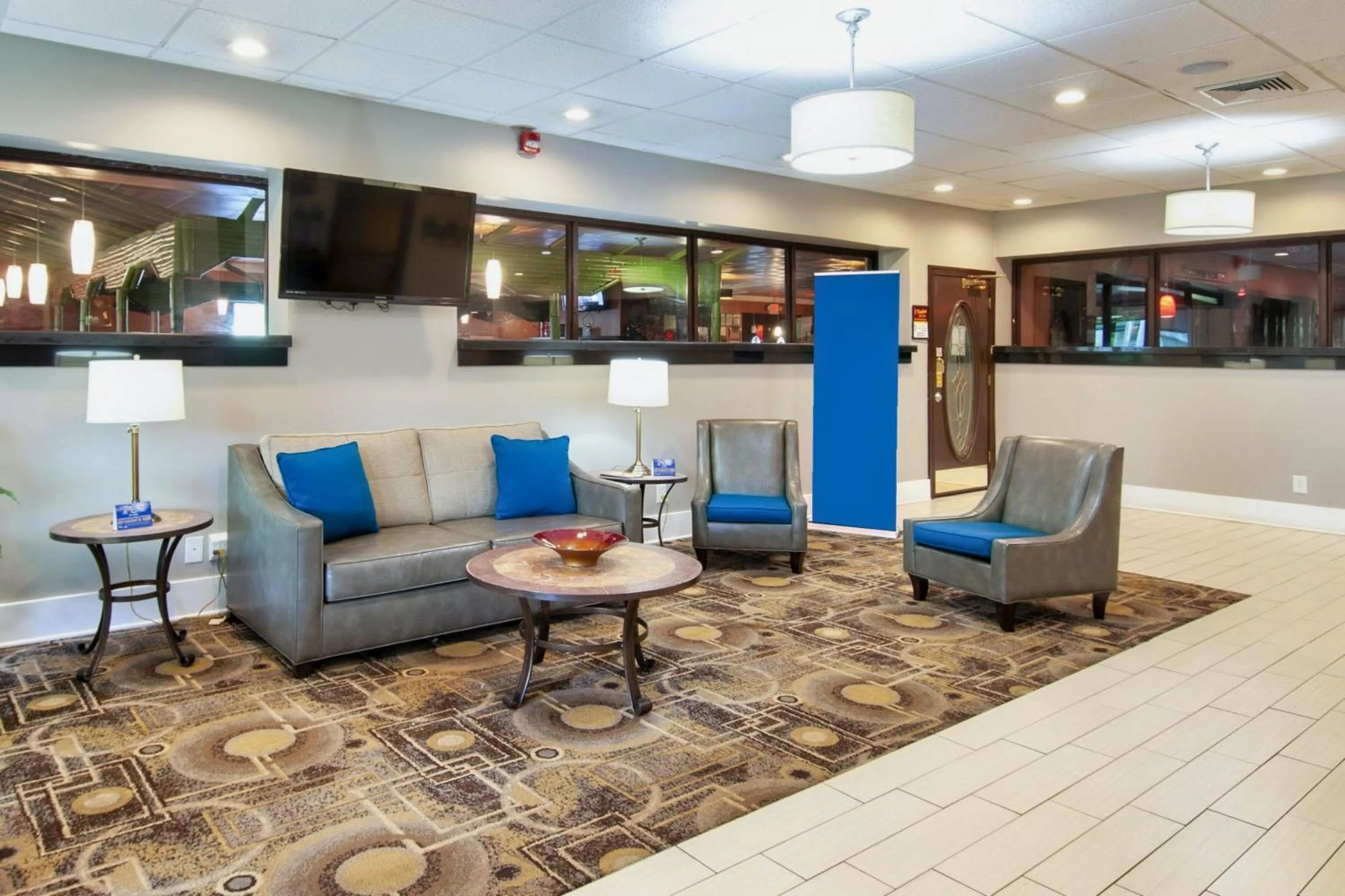 Seating area in Days Inn & Suites by Wyndham Johnson City
