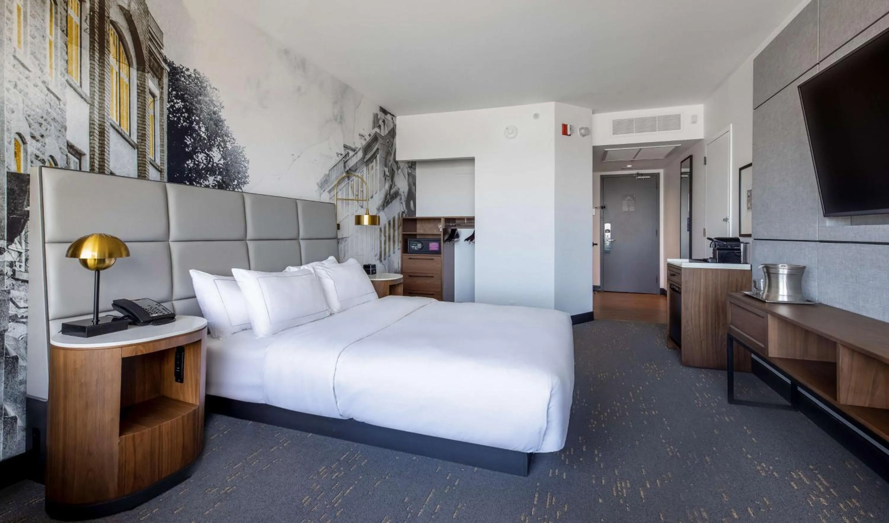 Bed in Hilton Quebec