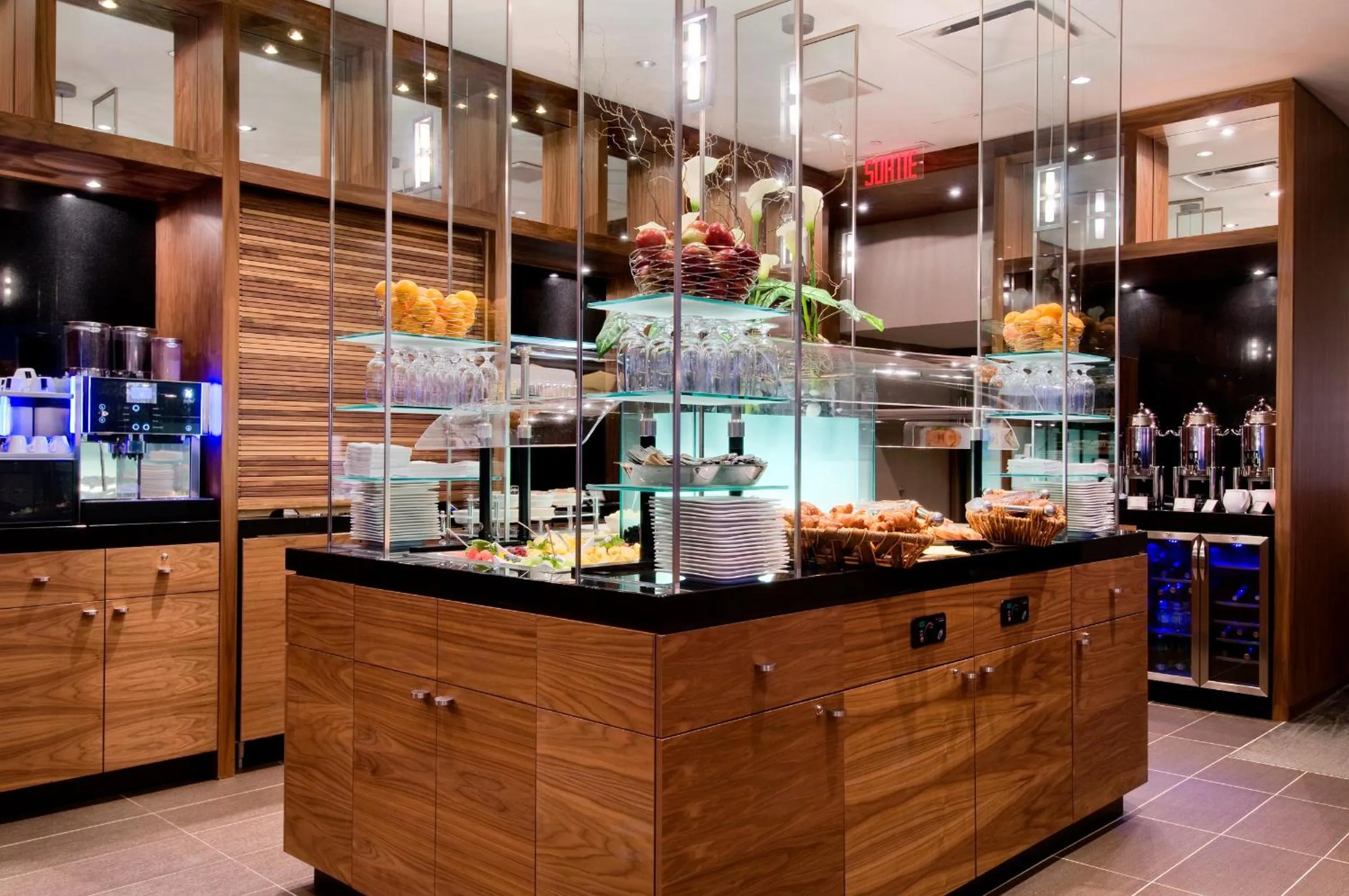 Lounge or bar in Hilton Quebec