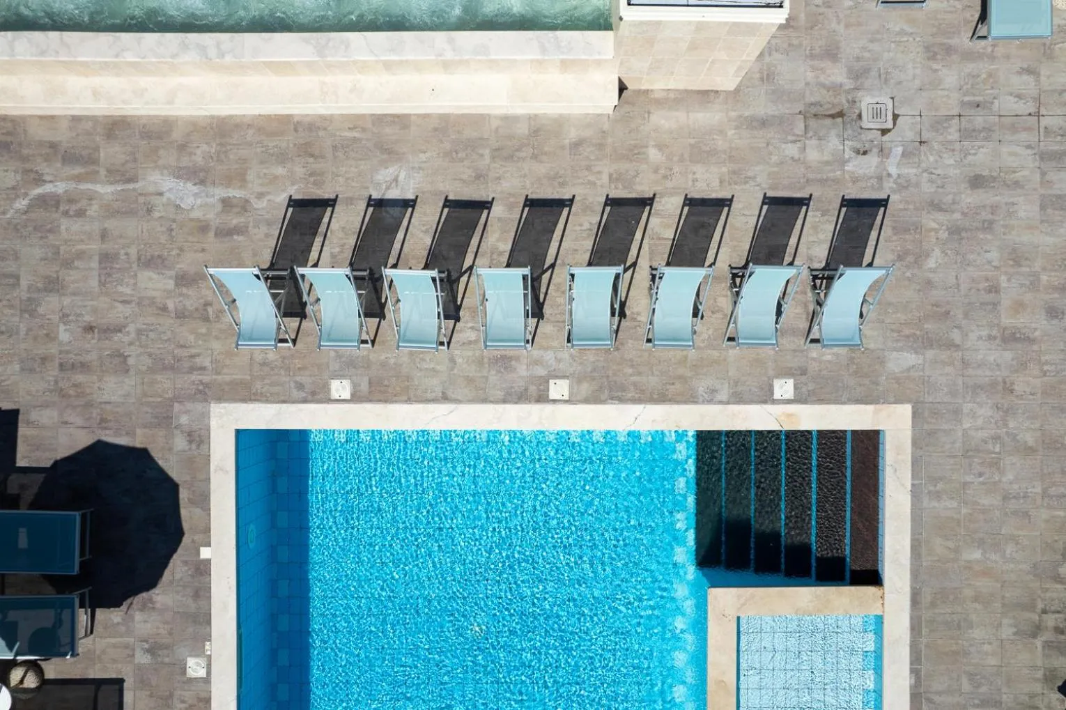 Swimming pool in Golden Apartments