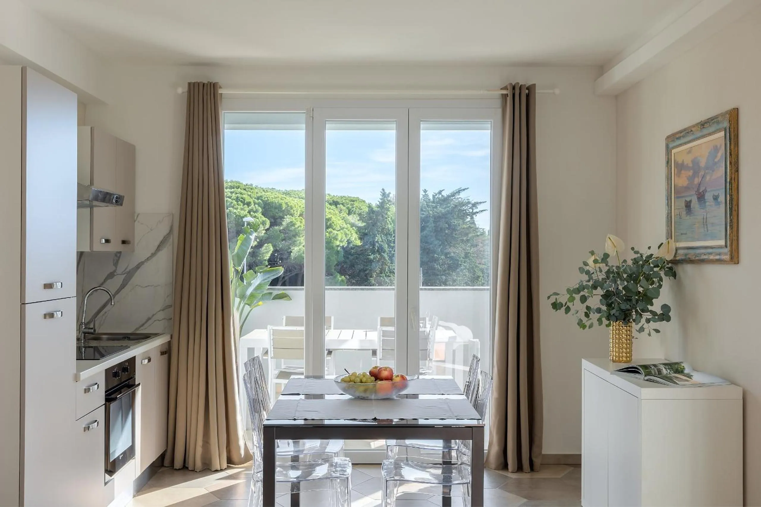 Kitchen or kitchenette in Golden Apartments