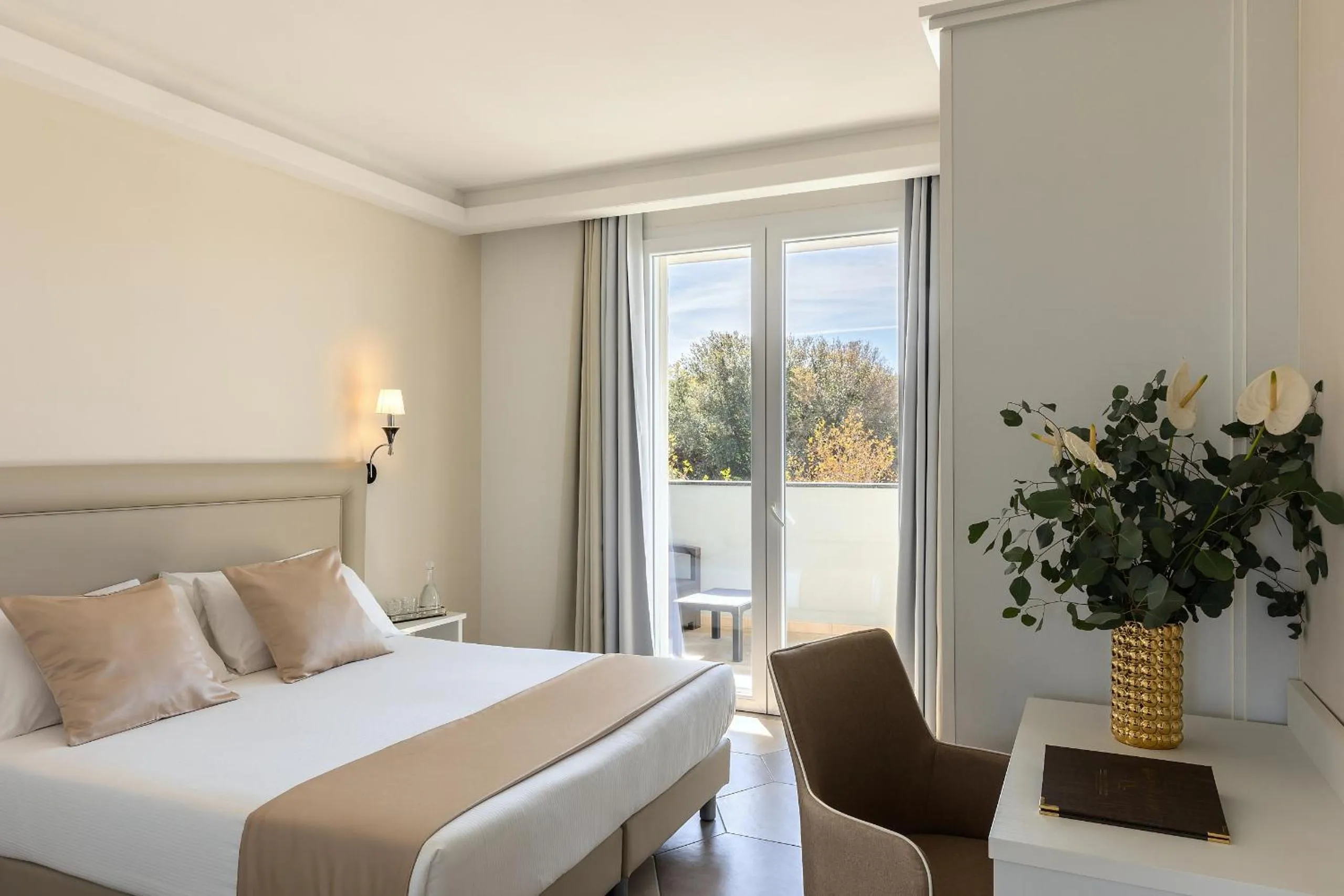 Bedroom, Bed in Golden Apartments