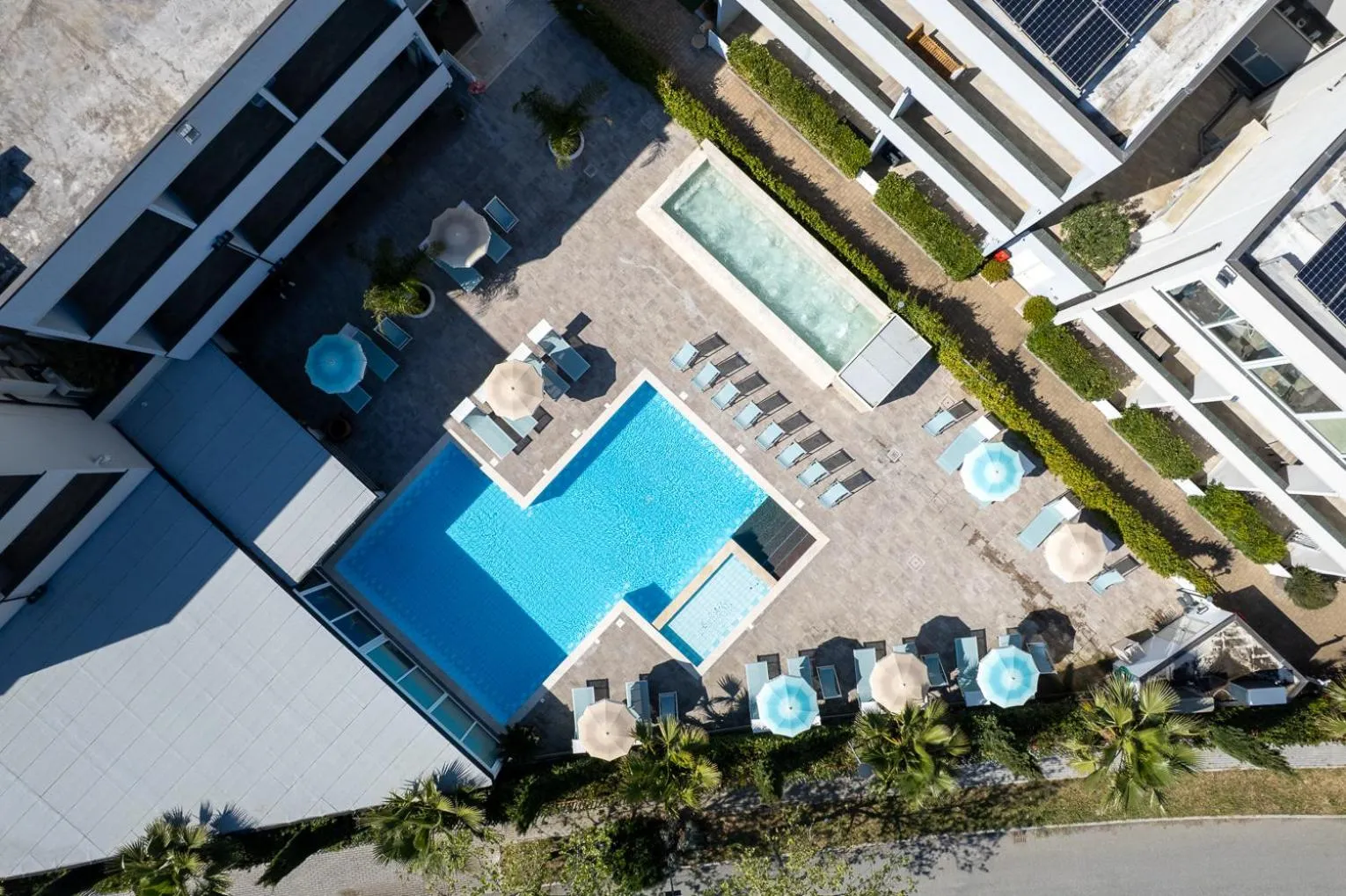 Swimming pool in Golden Apartments