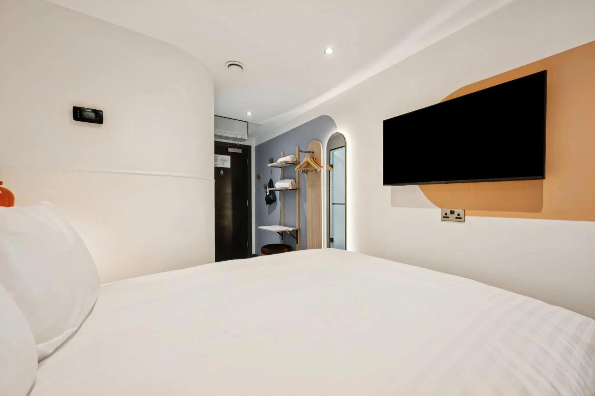 Bedroom, Bed in Garner Hotel Edinburgh - Haymarket by IHG