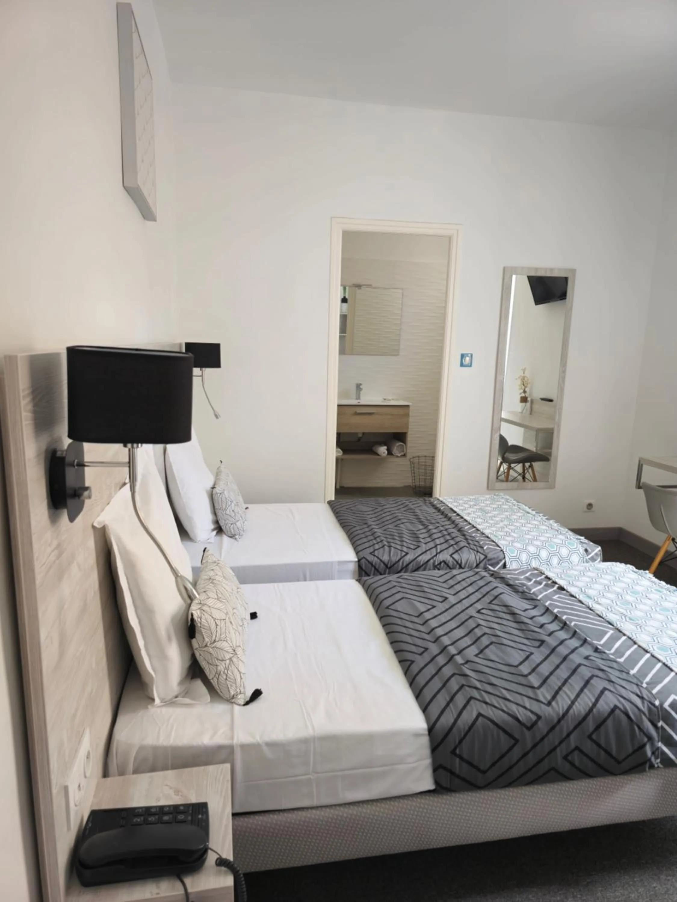 Bed in Hôtel L'Alsace