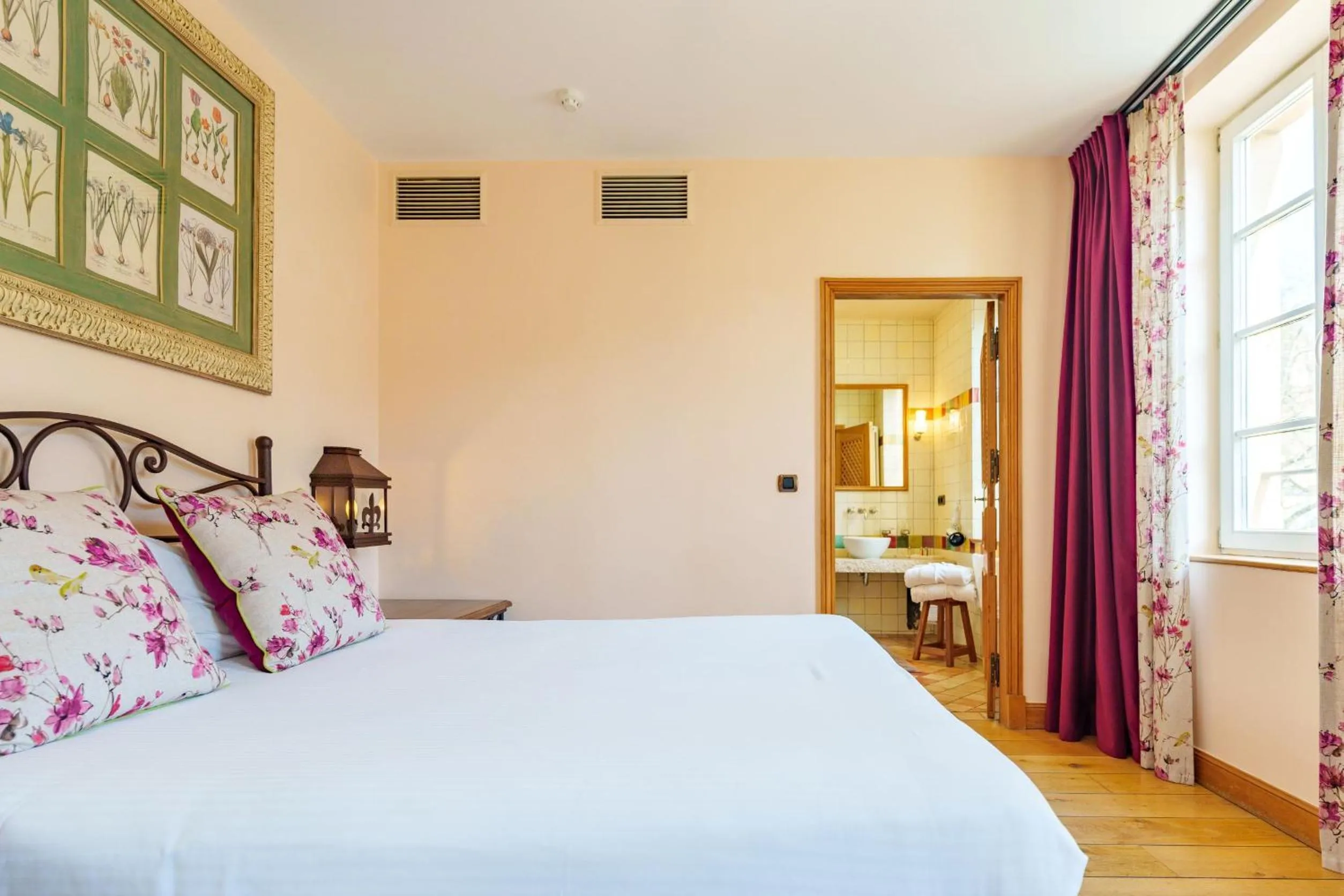 Bed in Les Jardins d'Anaïs