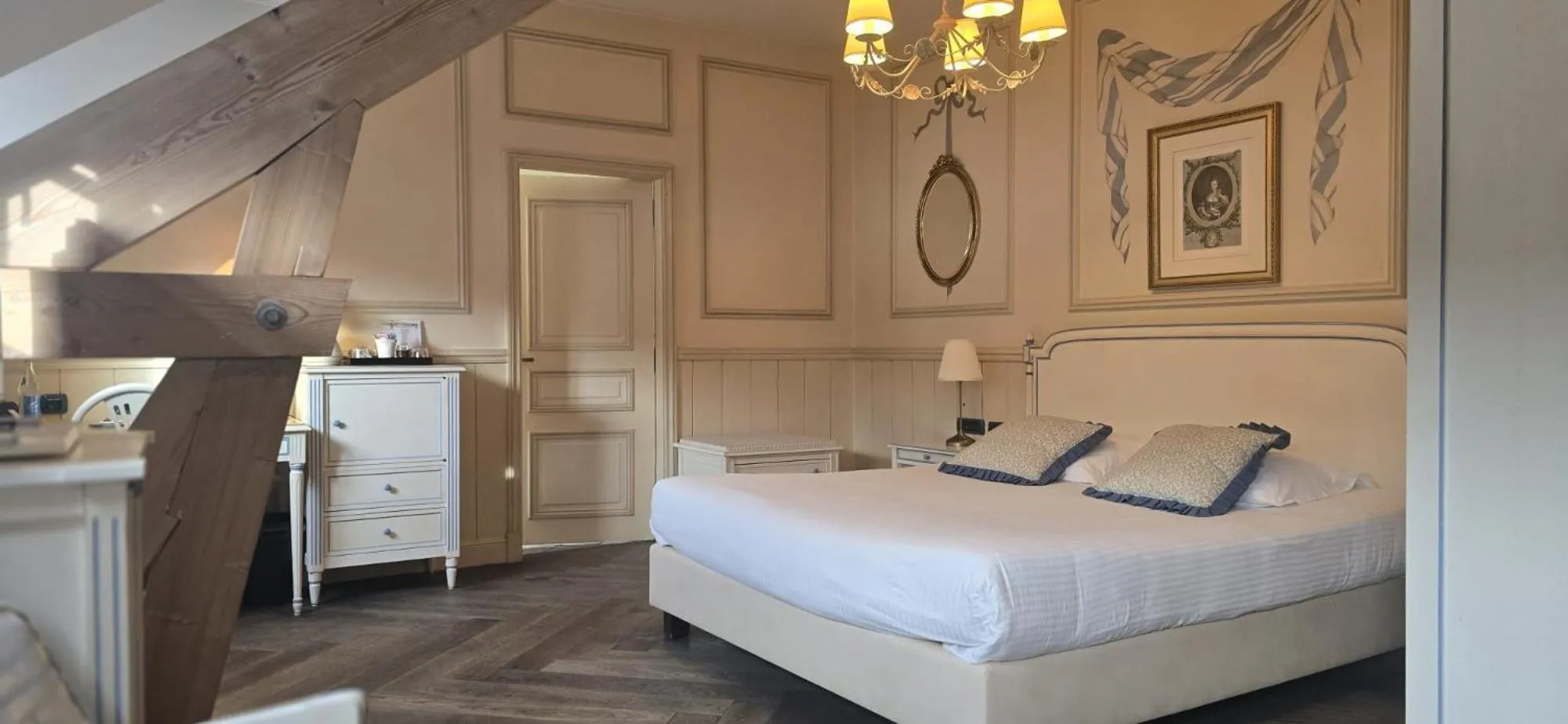 Bed in Les Jardins d'Anaïs