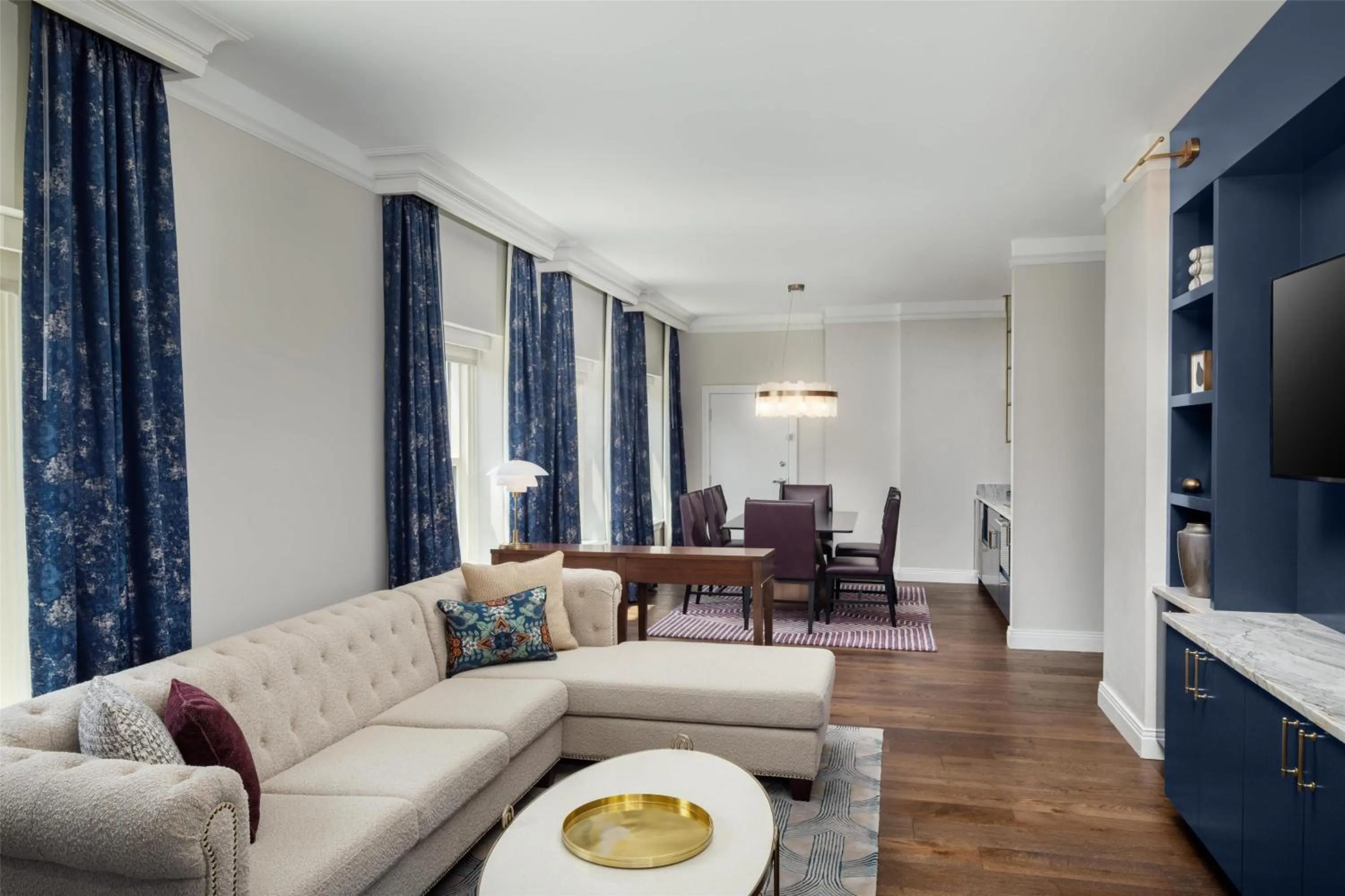 Living room in The Skirvin Hilton Oklahoma City