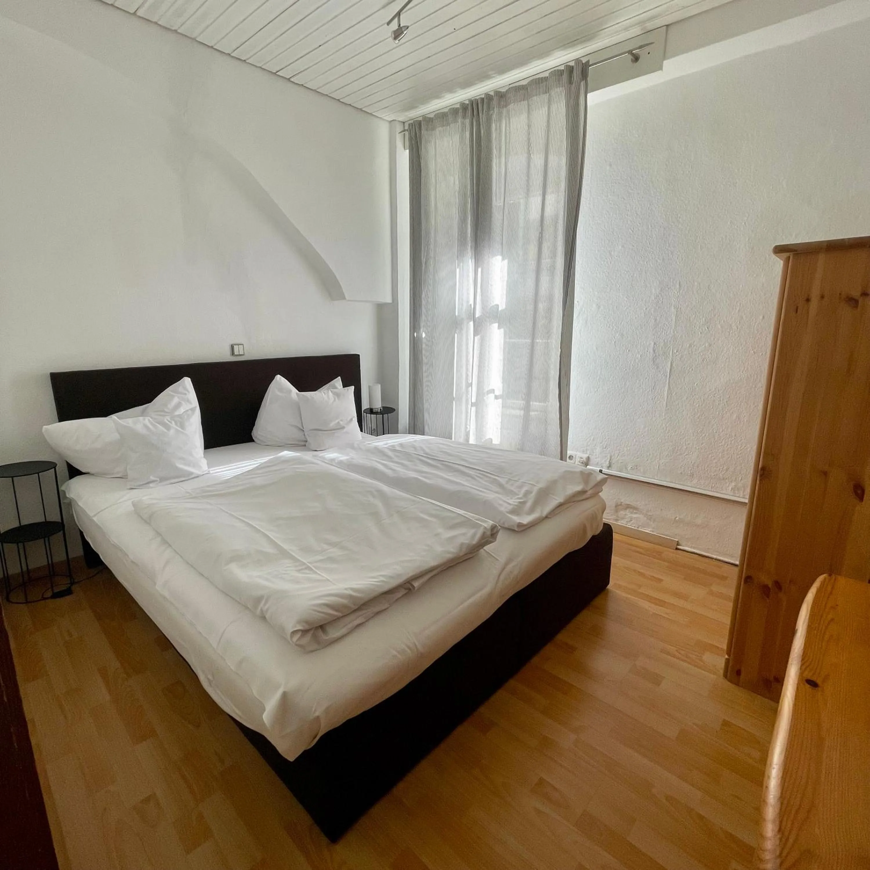 Photo of the whole room, Bed in Hotel Gasthof Inselgraben garni