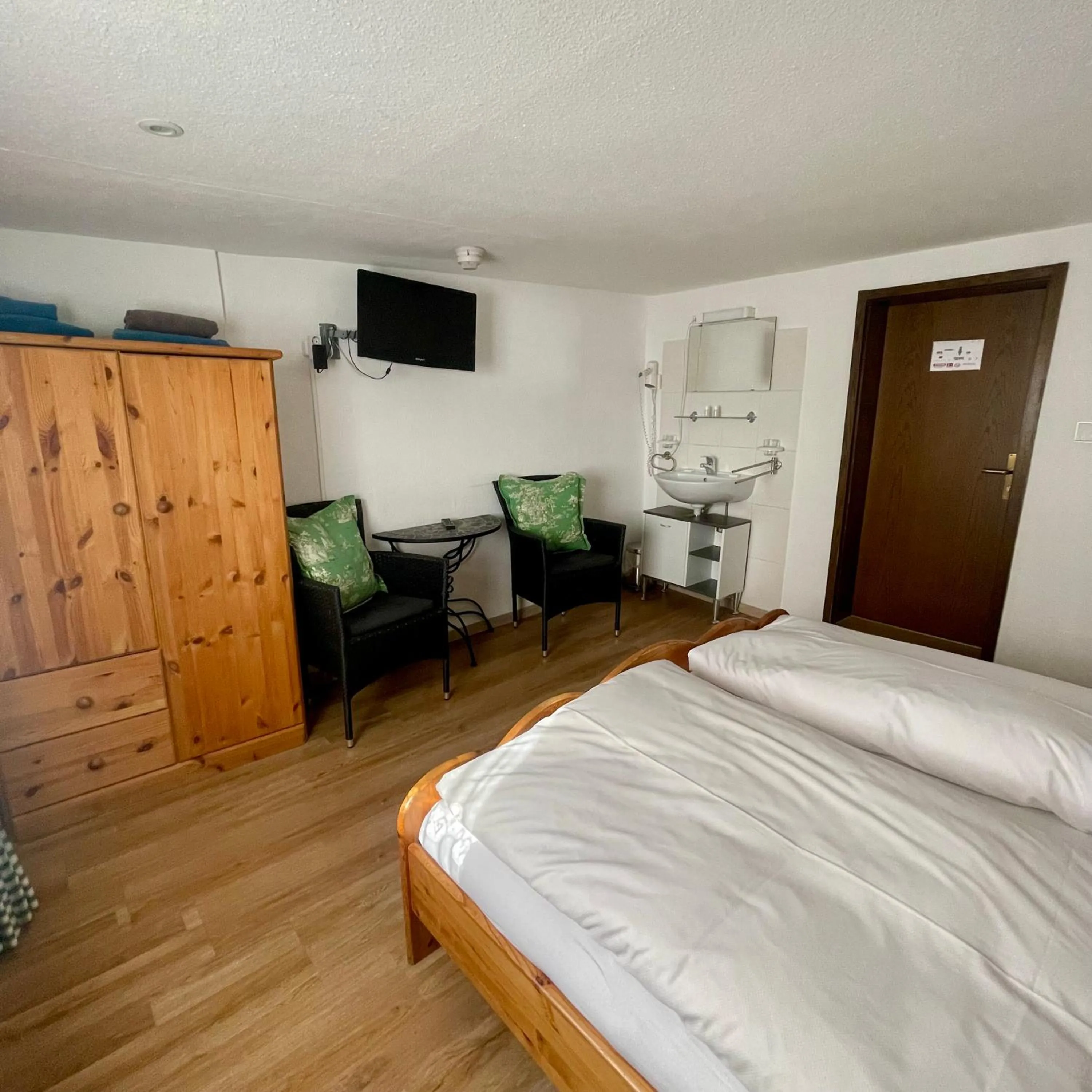 Bed in Hotel Gasthof Inselgraben garni