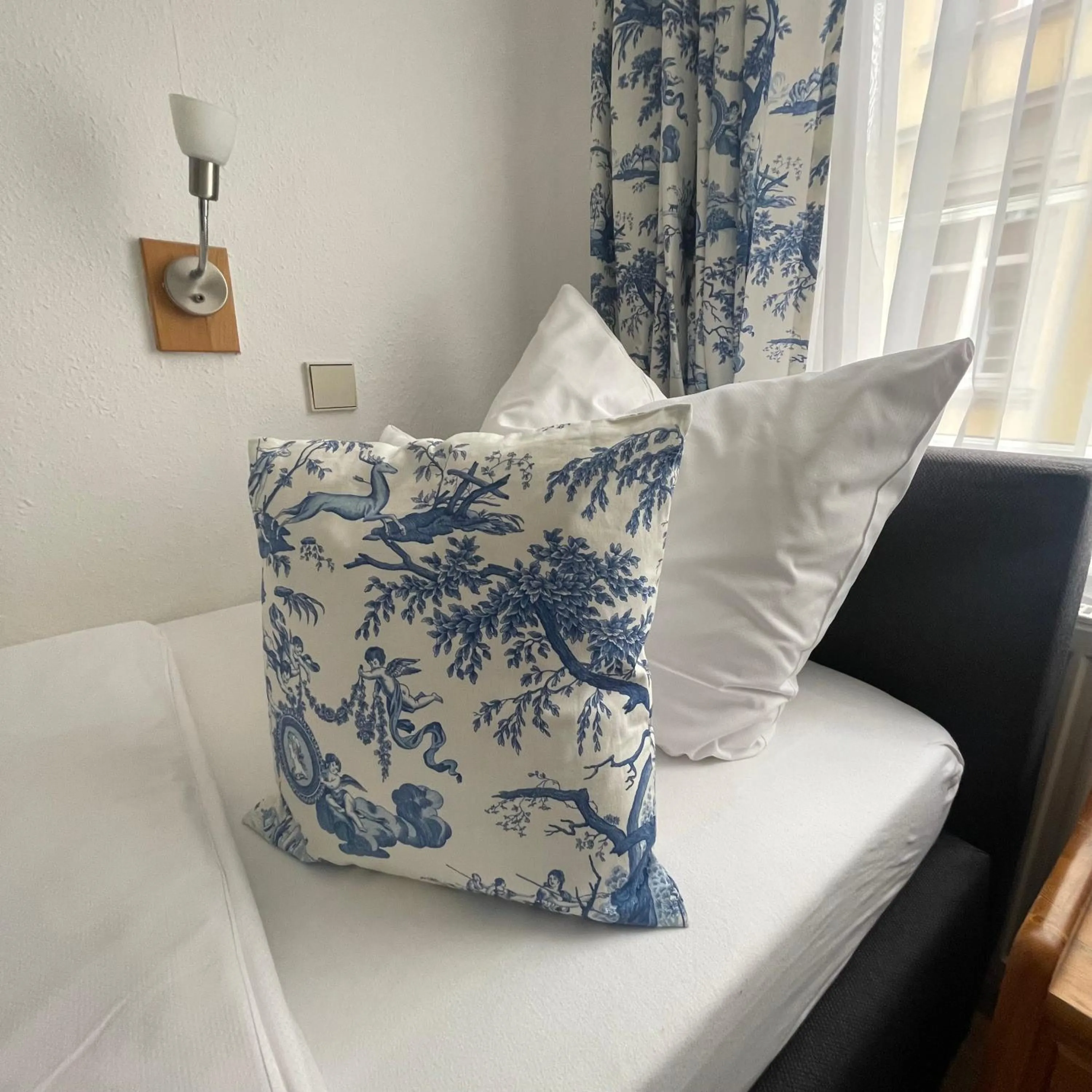 Bed in Hotel Gasthof Inselgraben garni