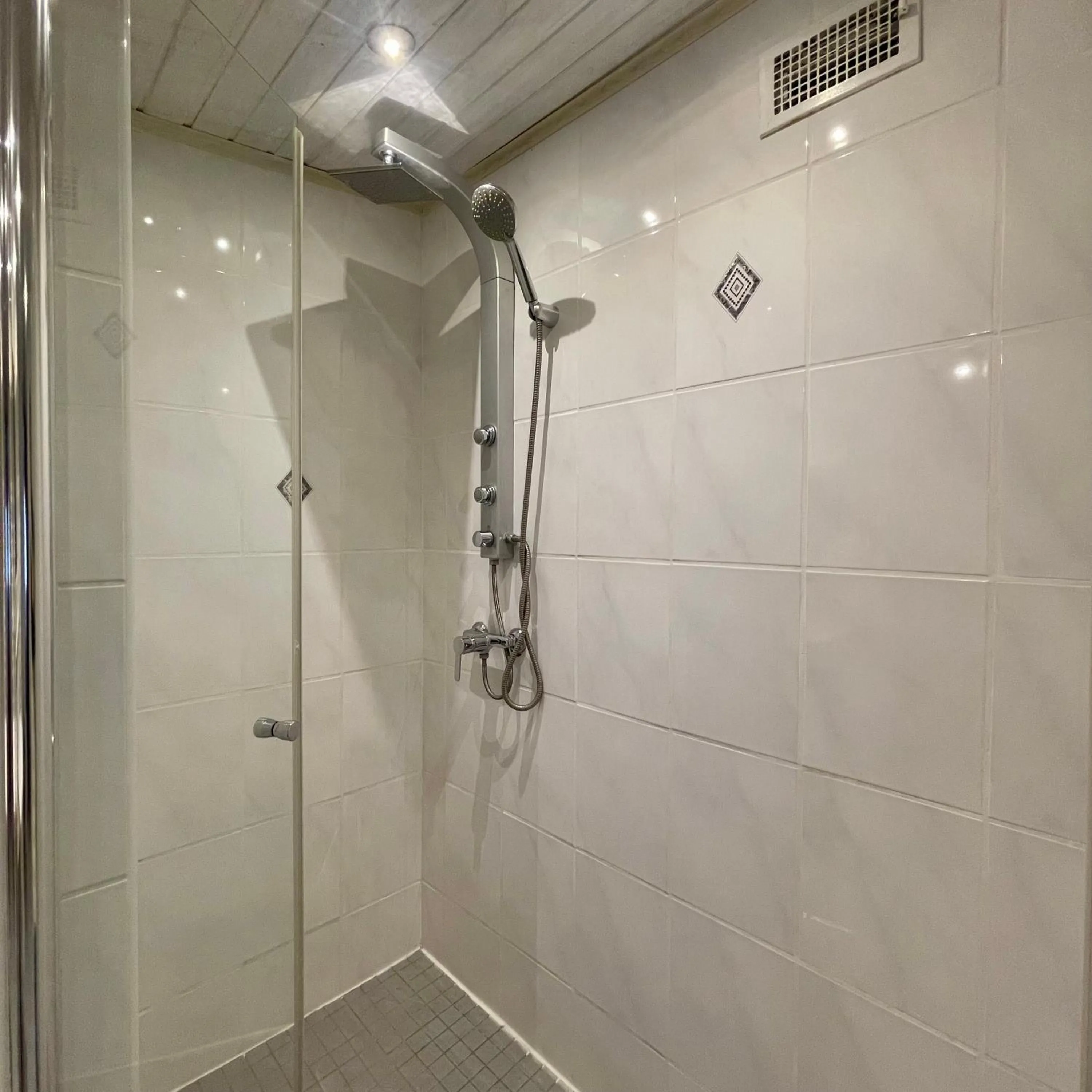 Shower in Hotel Gasthof Inselgraben garni